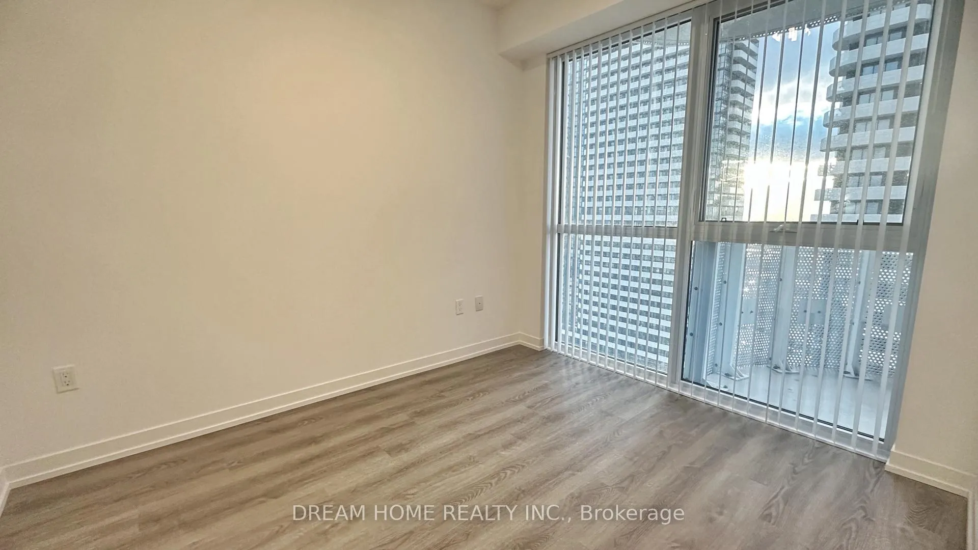 Photo 7 of Unit 1915, 8 Interchange Way, Vaughan, Vaughan Corporate Centre — HOMEH