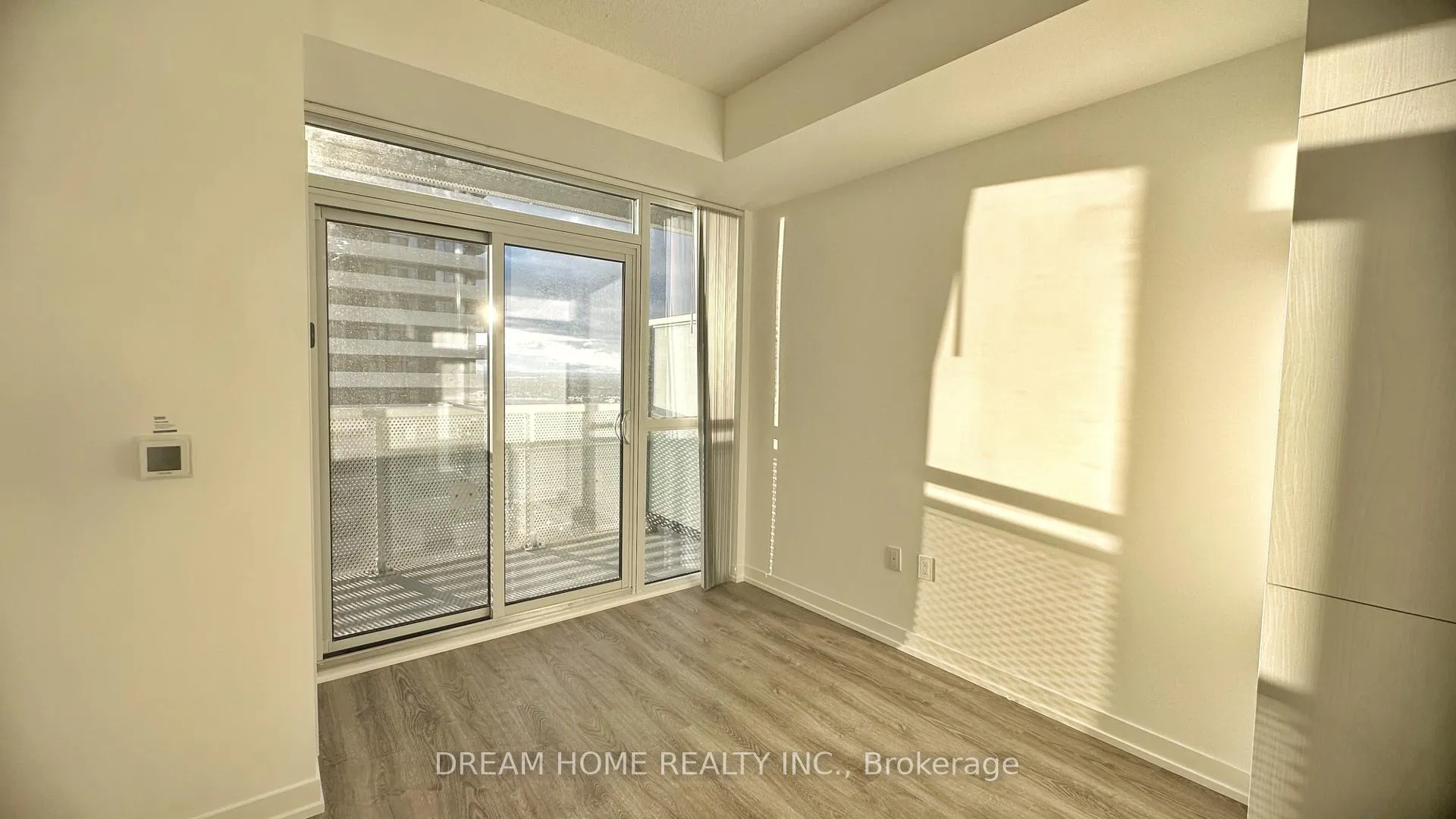 Photo 9 of Unit 1915, 8 Interchange Way, Vaughan, Vaughan Corporate Centre — HOMEH
