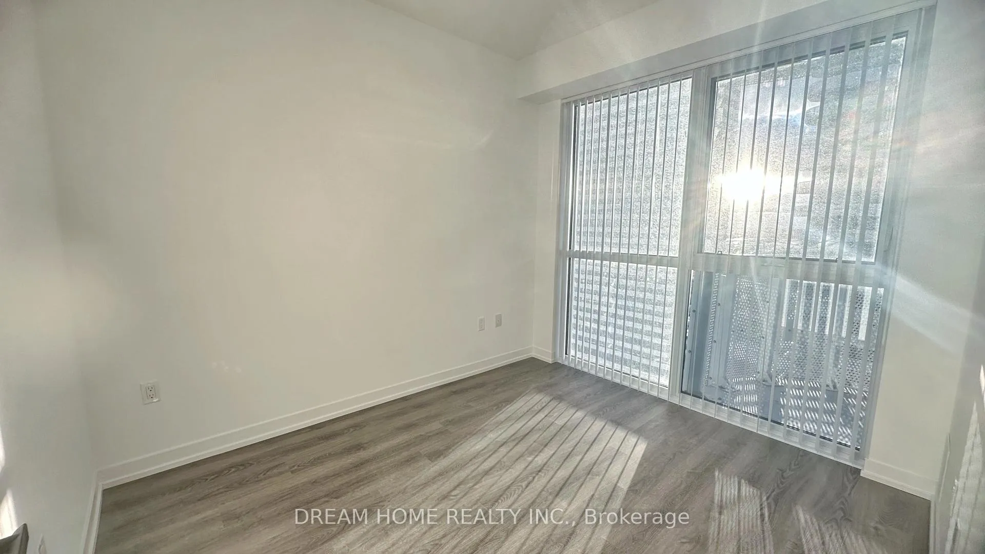 Photo 11 of Unit 1915, 8 Interchange Way, Vaughan, Vaughan Corporate Centre — HOMEH