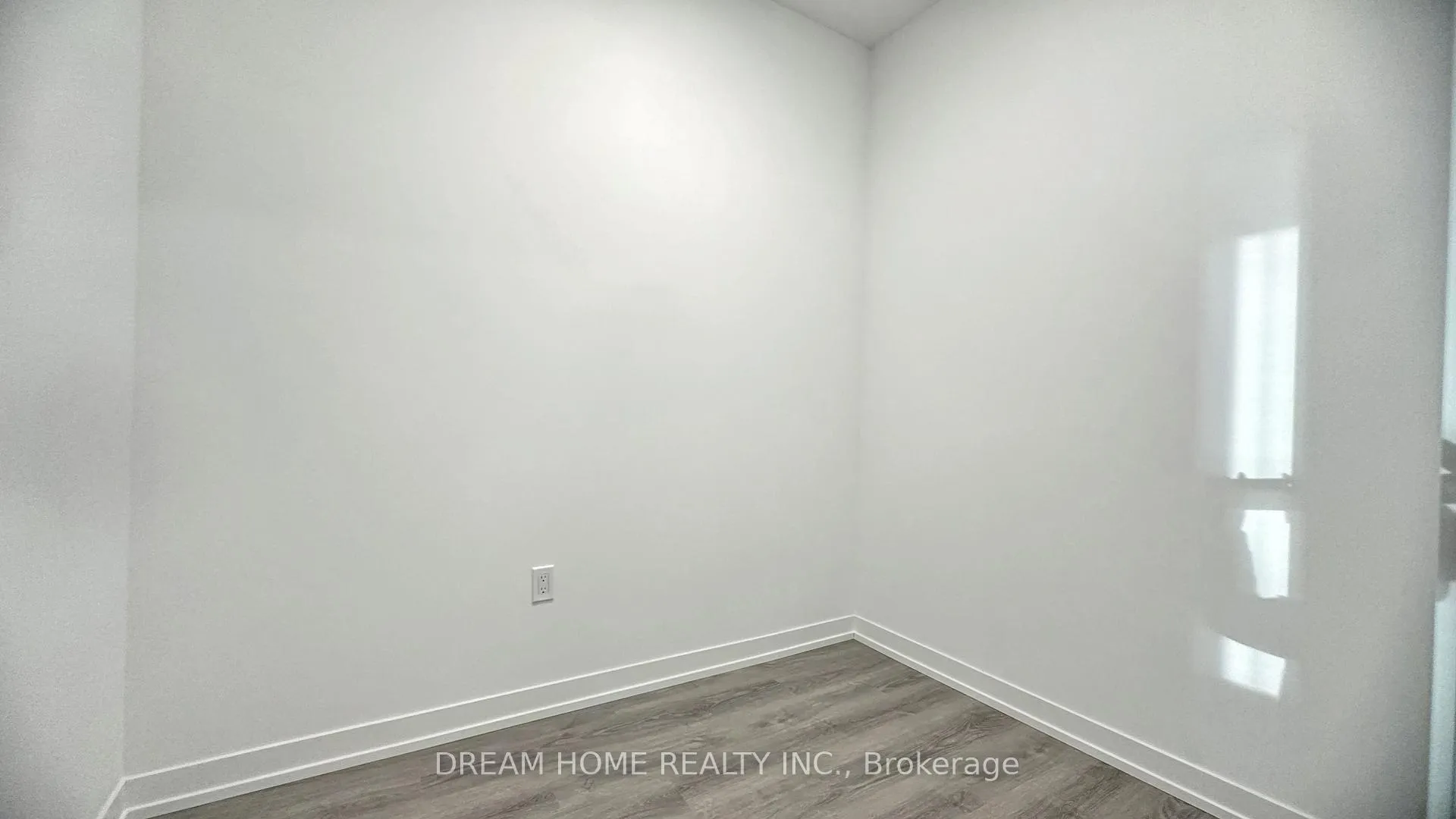 Photo 12 of Unit 1915, 8 Interchange Way, Vaughan, Vaughan Corporate Centre — HOMEH