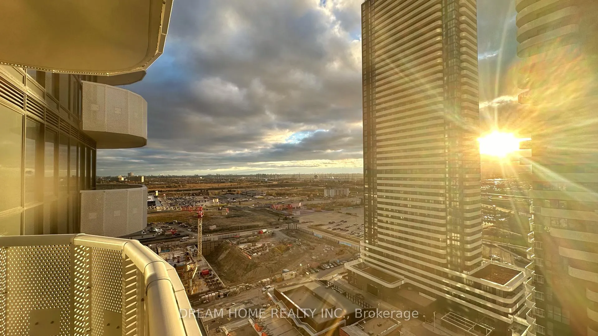 Photo 15 of Unit 1915, 8 Interchange Way, Vaughan, Vaughan Corporate Centre — HOMEH