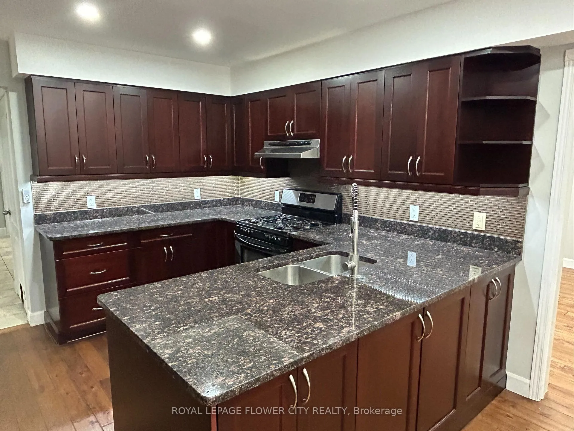 Photo 15 of 418 Riverview Drive, Strathroy-Caradoc, NE — HOMEH