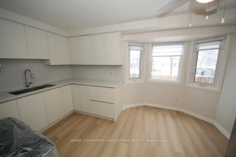 Photo 6 of Unit 10, 700 Erinbrook Drive, Kitchener — HOMEH