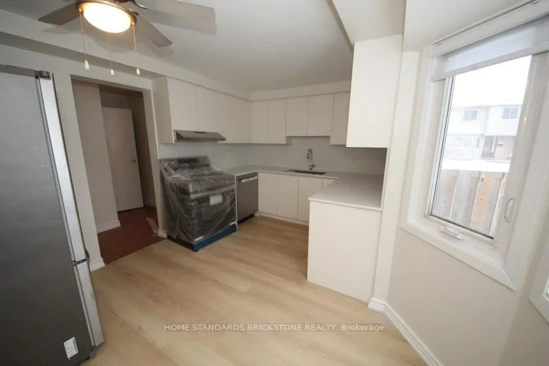 Photo 12 of Unit 10, 700 Erinbrook Drive, Kitchener — HOMEH