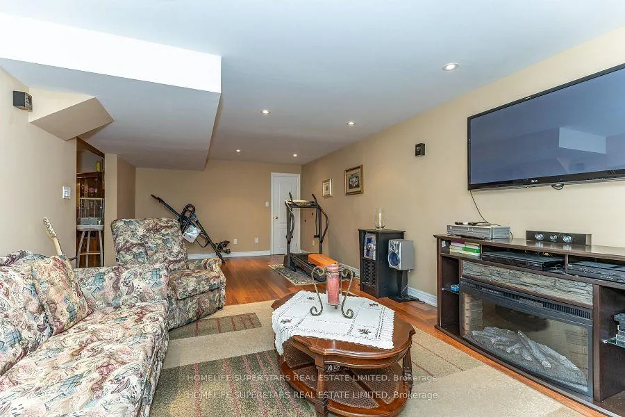Photo 41 of 156 Novaview Crescent, Vaughan, East Woodbridge — HOMEH