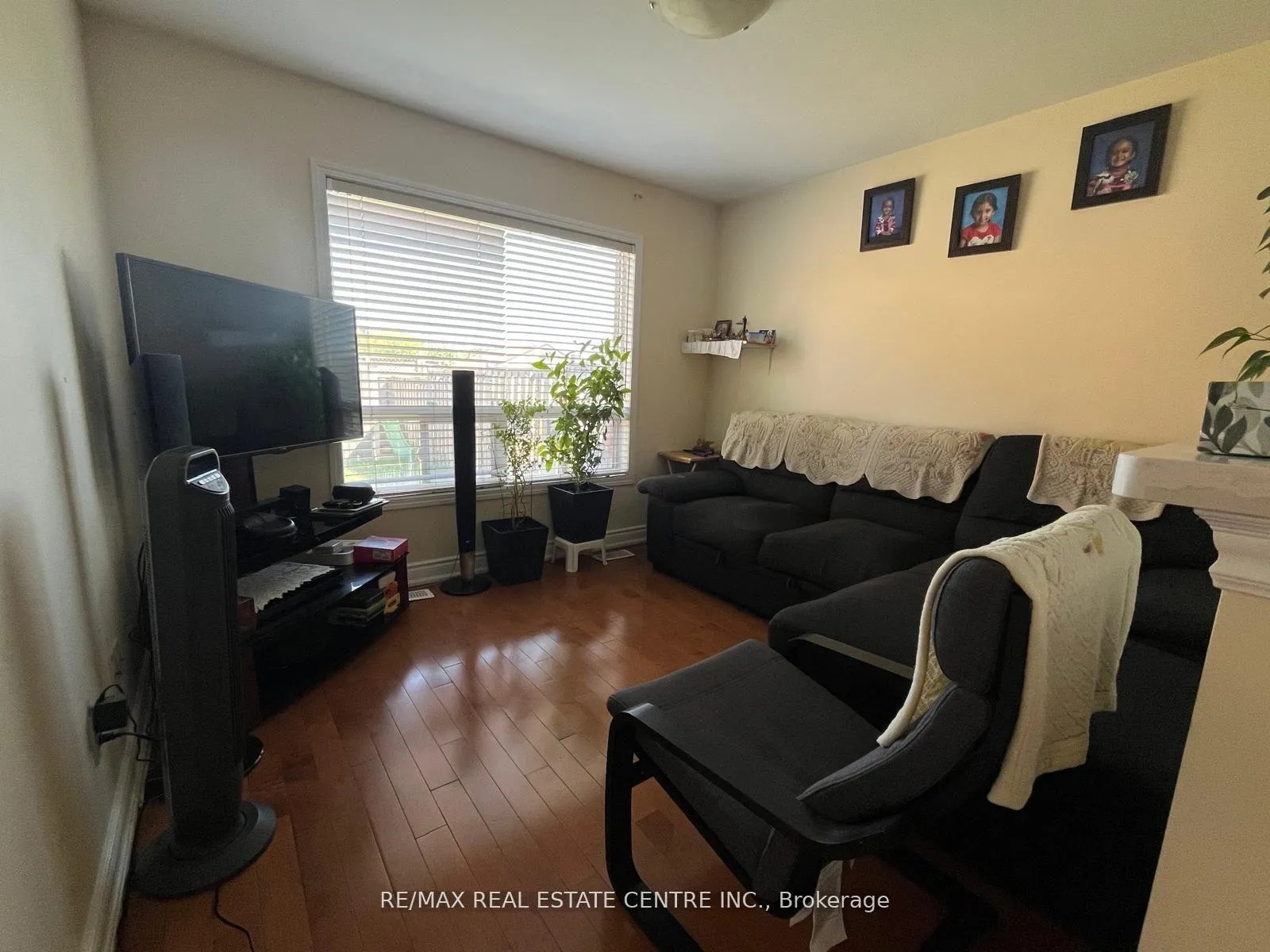 Photo 5 of 37 Parisian Road, Brampton, Vales of Castlemore — HOMEH