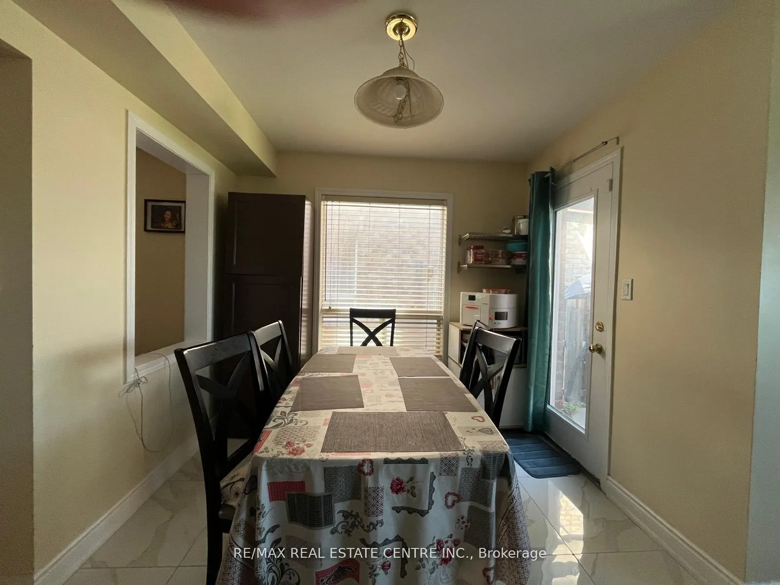 Photo 13 of 37 Parisian Road, Brampton, Vales of Castlemore — HOMEH