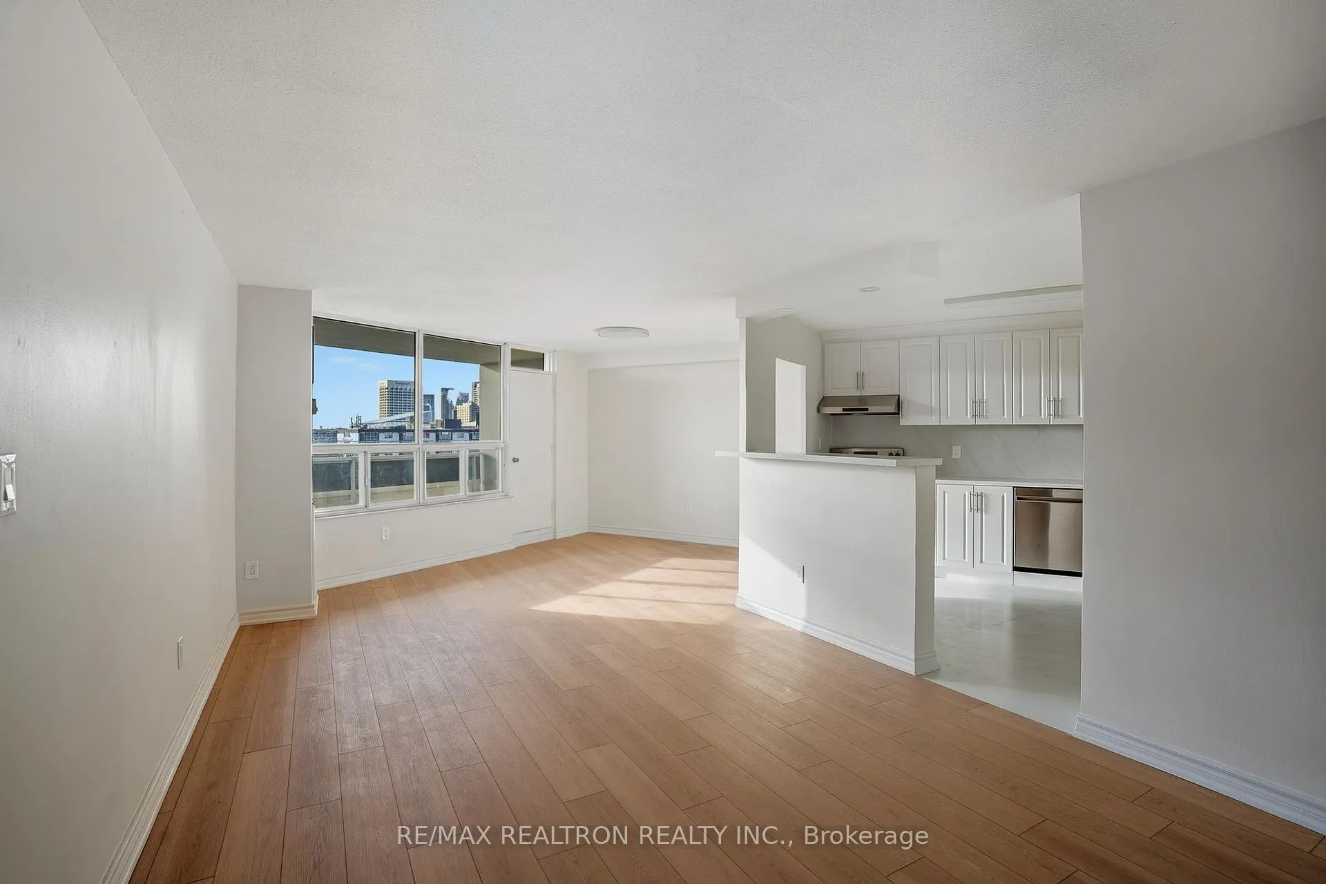 Photo 5 of Unit 1007, 5 Shady Golfway, Toronto, Flemingdon Park — HOMEH