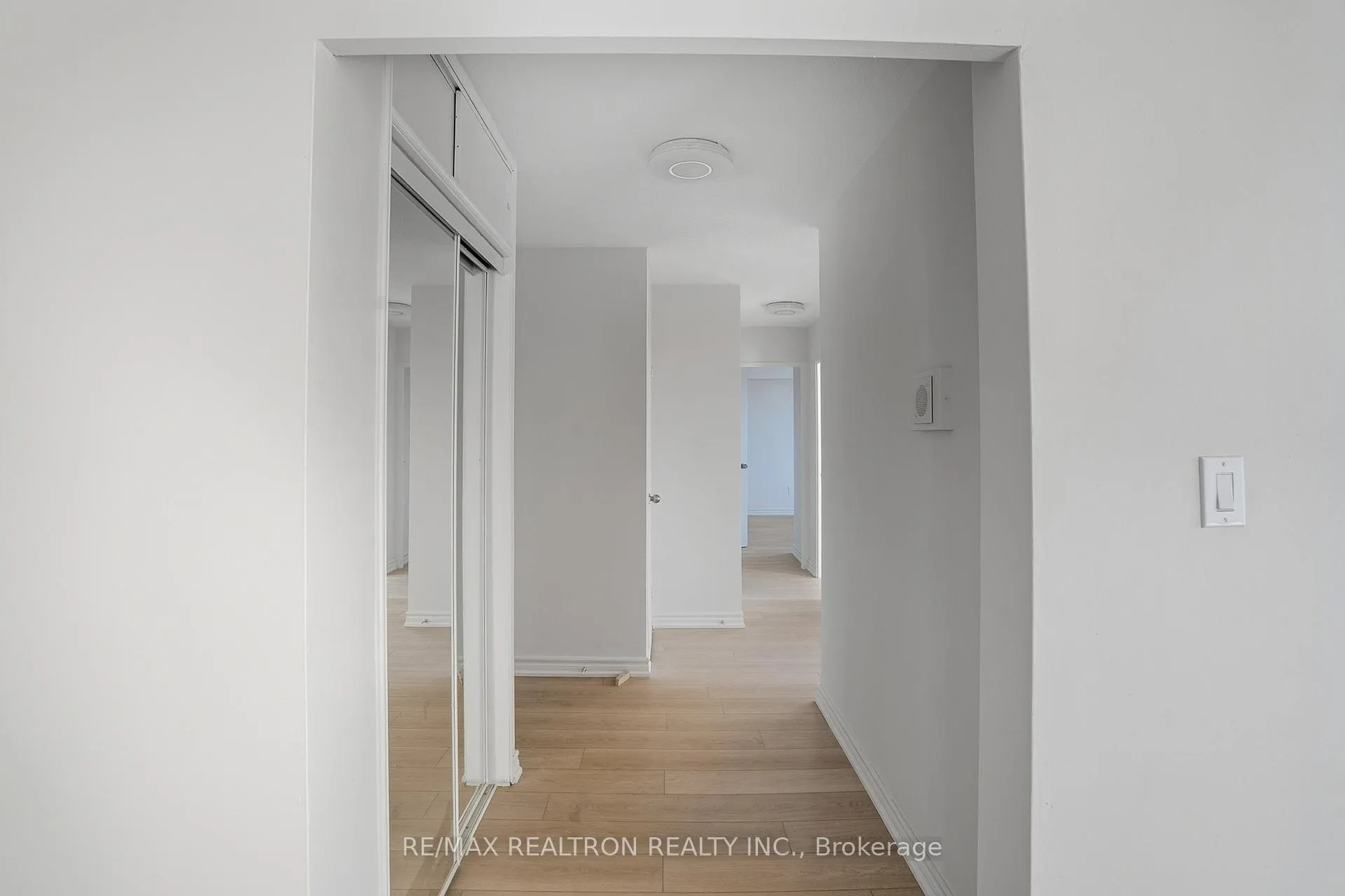 Photo 12 of Unit 1007, 5 Shady Golfway, Toronto, Flemingdon Park — HOMEH
