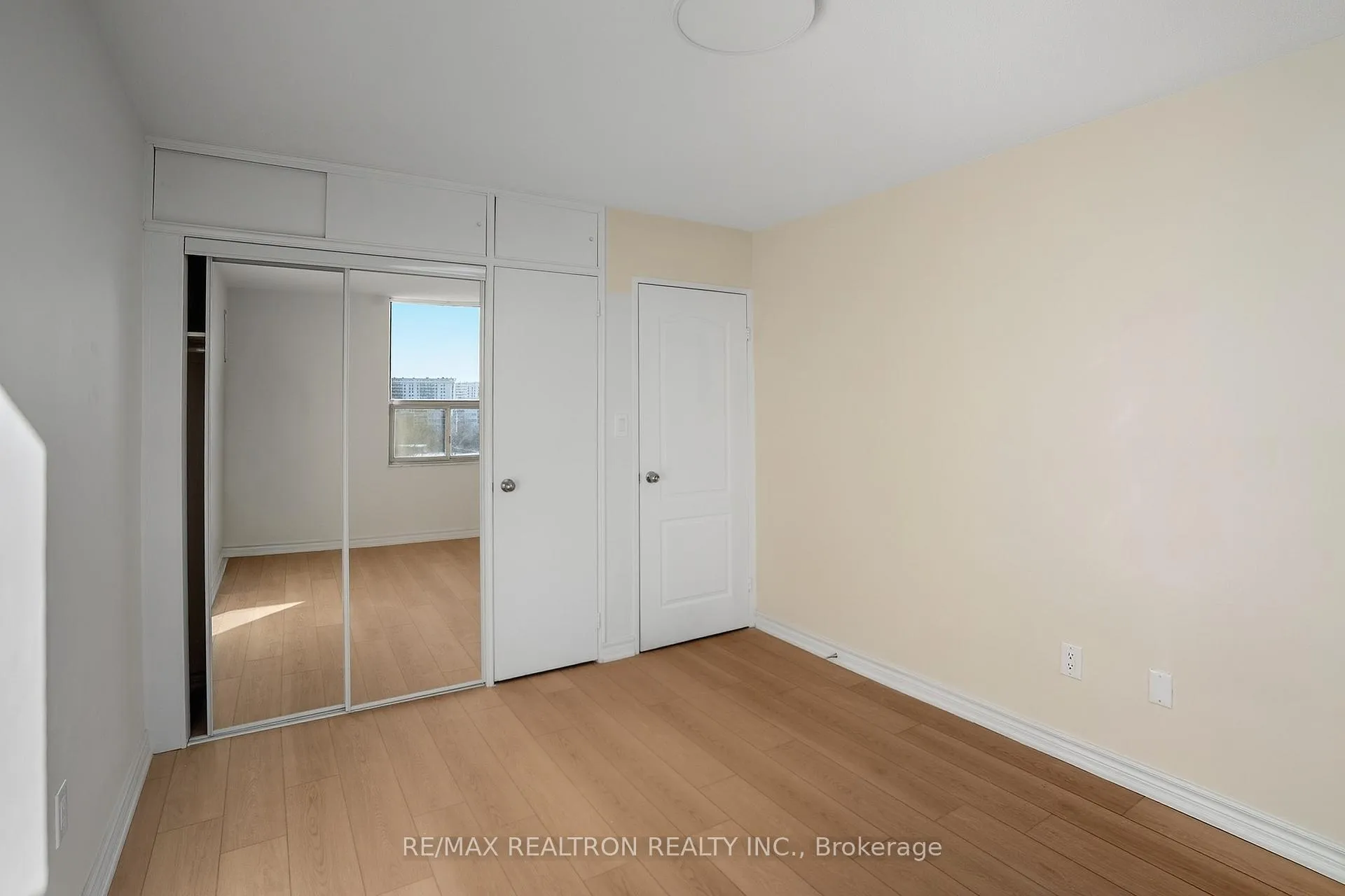 Photo 14 of Unit 1007, 5 Shady Golfway, Toronto, Flemingdon Park — HOMEH