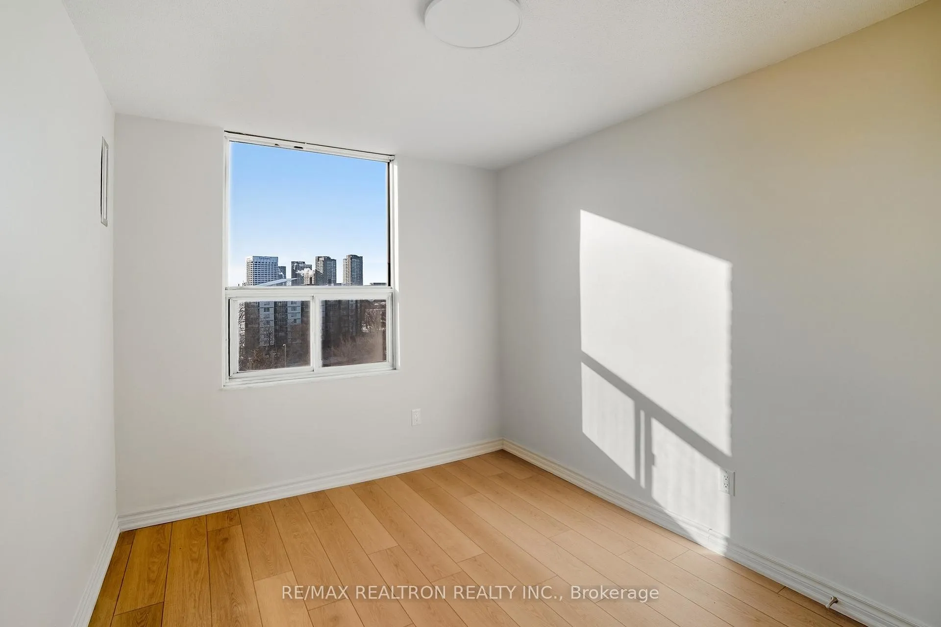 Photo 16 of Unit 1007, 5 Shady Golfway, Toronto, Flemingdon Park — HOMEH