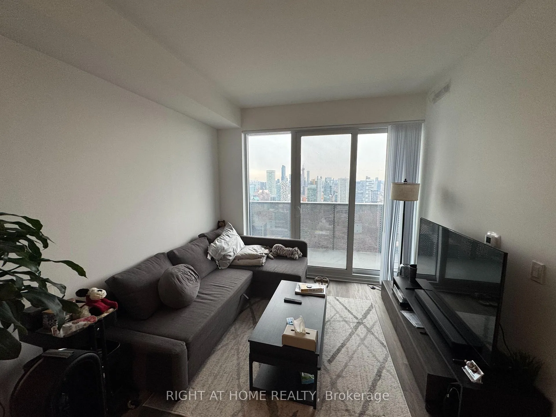 Photo 8 of Unit 6002, 55 Cooper Street, Toronto, Waterfront Communities — HOMEH