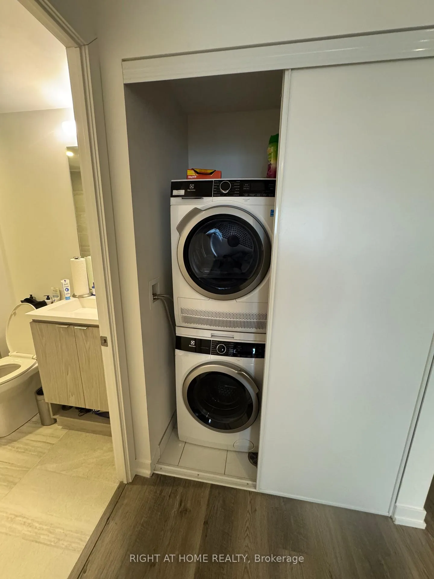Photo 10 of Unit 6002, 55 Cooper Street, Toronto, Waterfront Communities — HOMEH