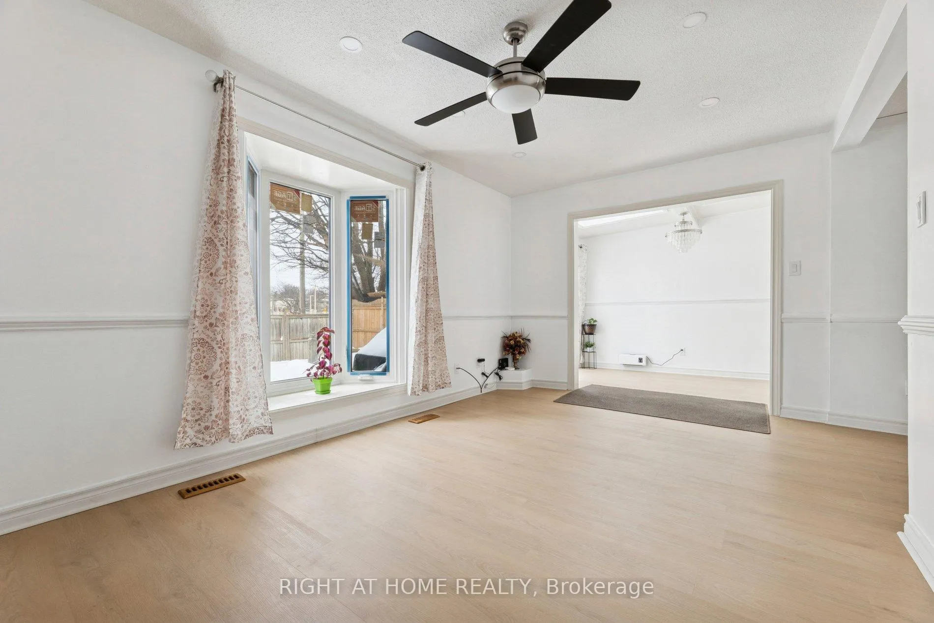 Photo 5 of 10 Medley Lane N, Ajax, South West — HOMEH
