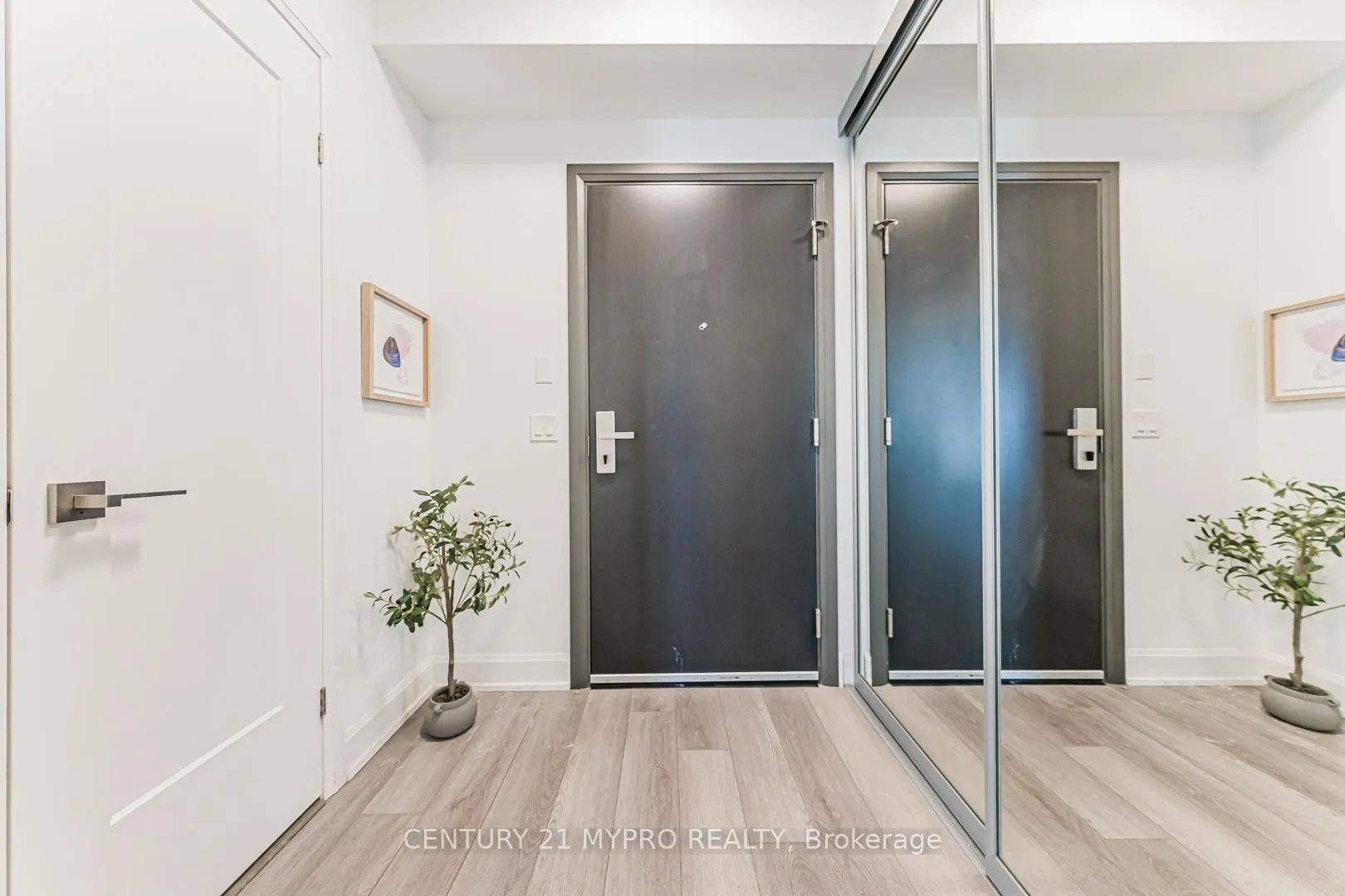 Photo 5 of Unit 307, 38 Water Walk Drive, Markham, Unionville — HOMEH