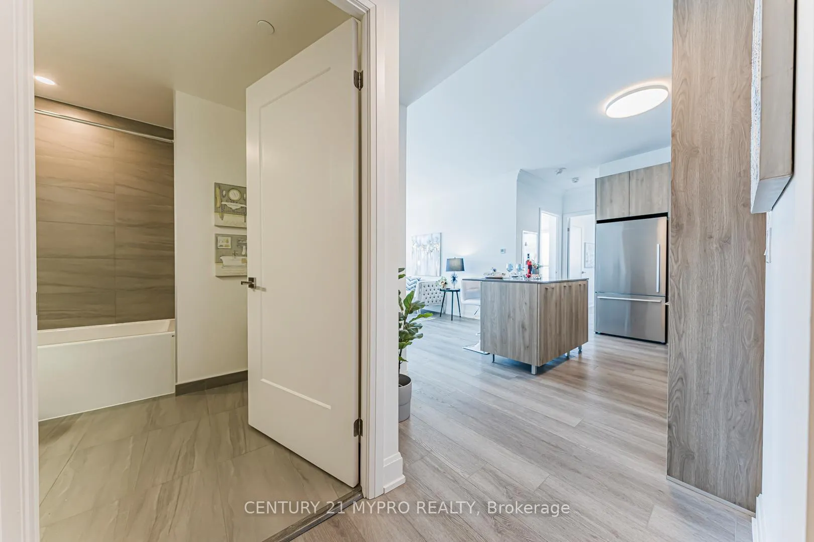 Photo 6 of Unit 307, 38 Water Walk Drive, Markham, Unionville — HOMEH