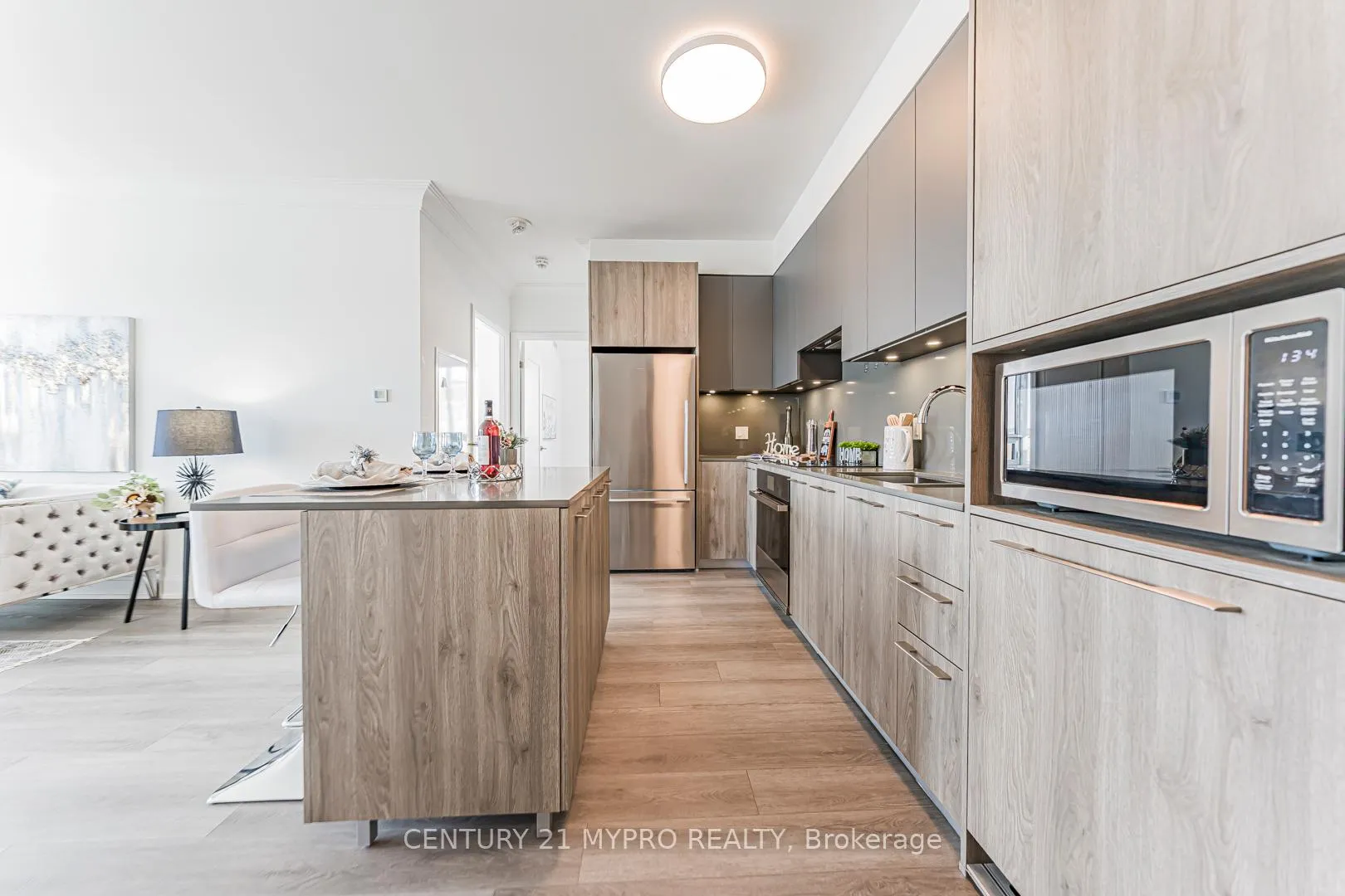 Photo 8 of Unit 307, 38 Water Walk Drive, Markham, Unionville — HOMEH