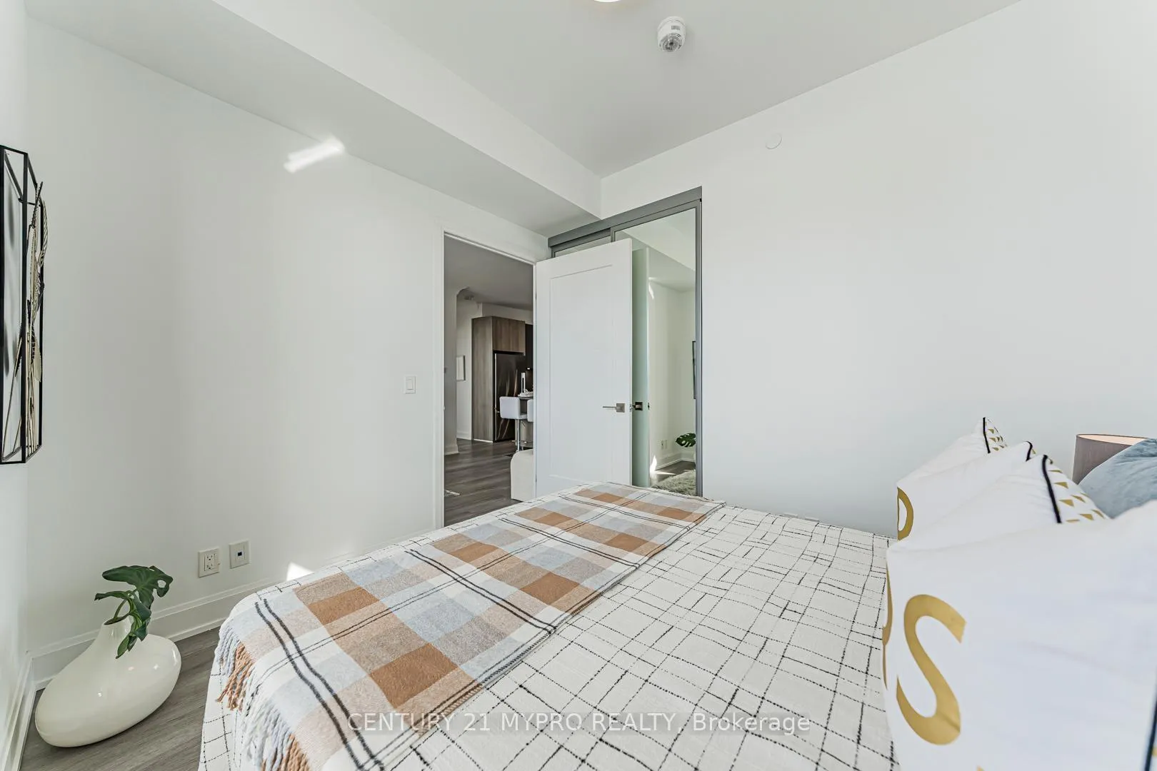 Photo 23 of Unit 307, 38 Water Walk Drive, Markham, Unionville — HOMEH