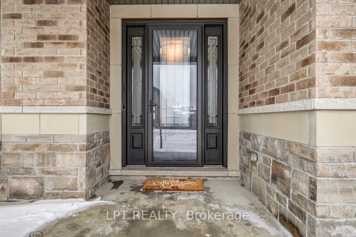 Photo 4 of 122 Spindrift Circle, Ottawa, Mahogany Community — HOMEH