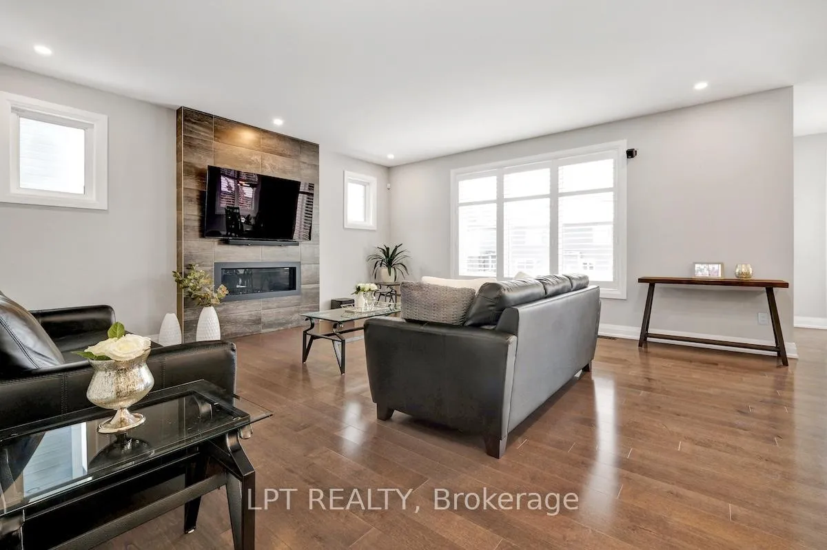 Photo 8 of 122 Spindrift Circle, Ottawa, Mahogany Community — HOMEH