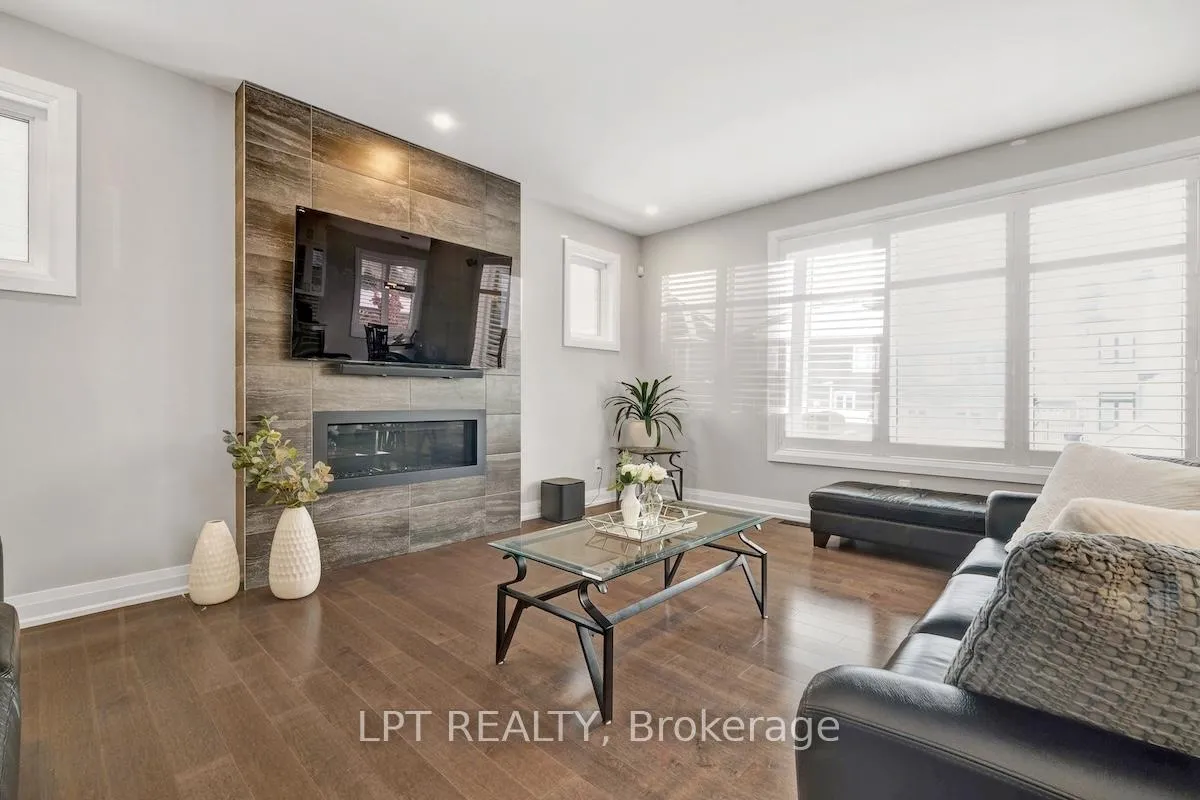 Photo 9 of 122 Spindrift Circle, Ottawa, Mahogany Community — HOMEH