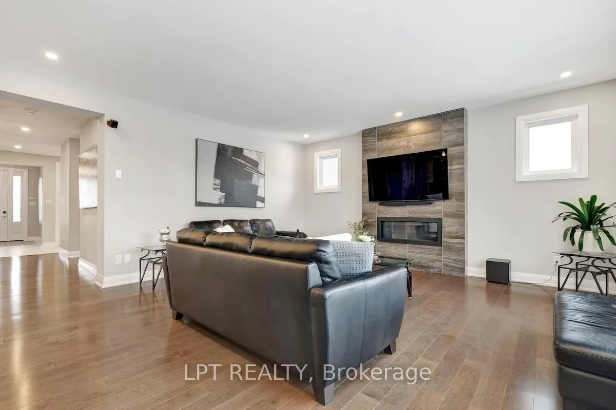 Photo 13 of 122 Spindrift Circle, Ottawa, Mahogany Community — HOMEH