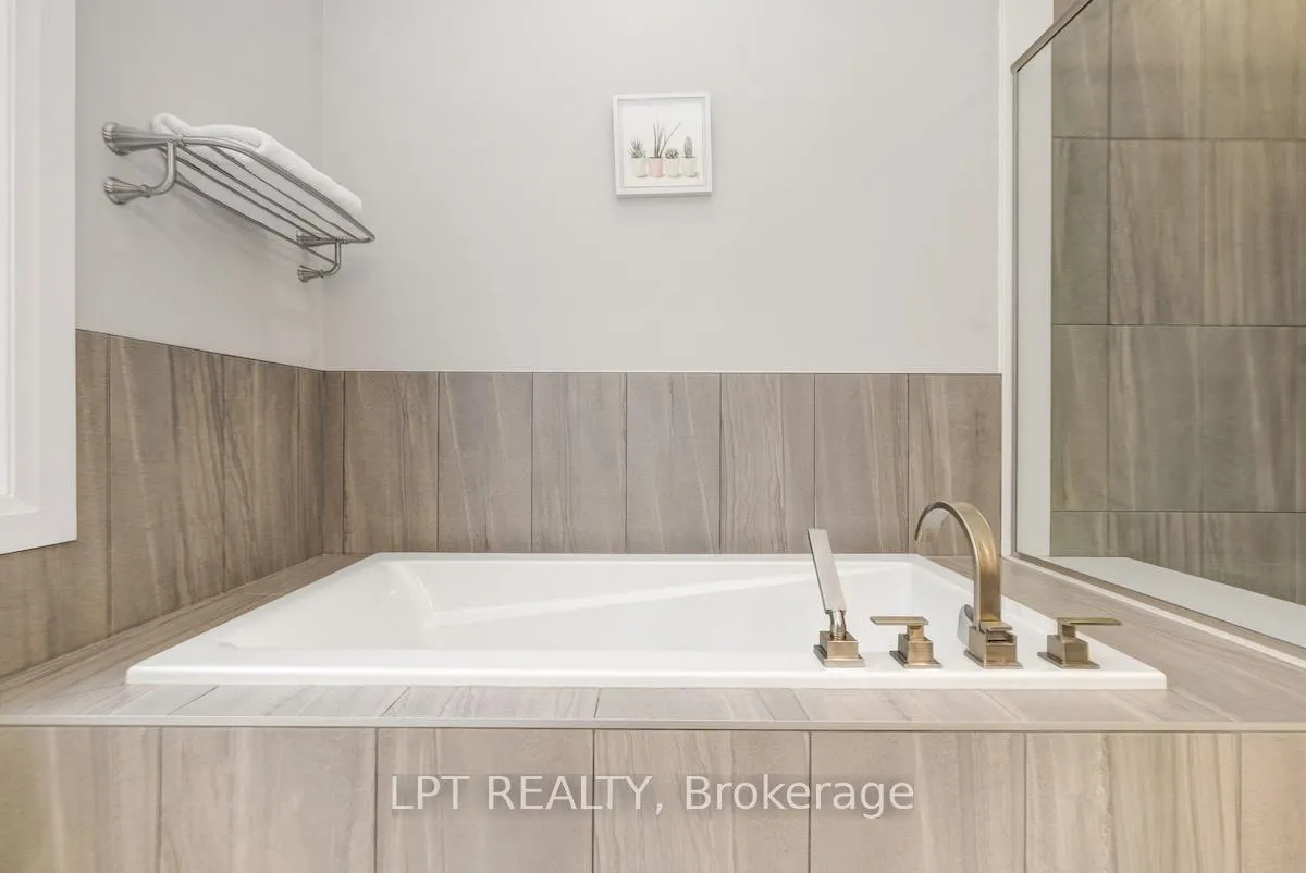 Photo 33 of 122 Spindrift Circle, Ottawa, Mahogany Community — HOMEH