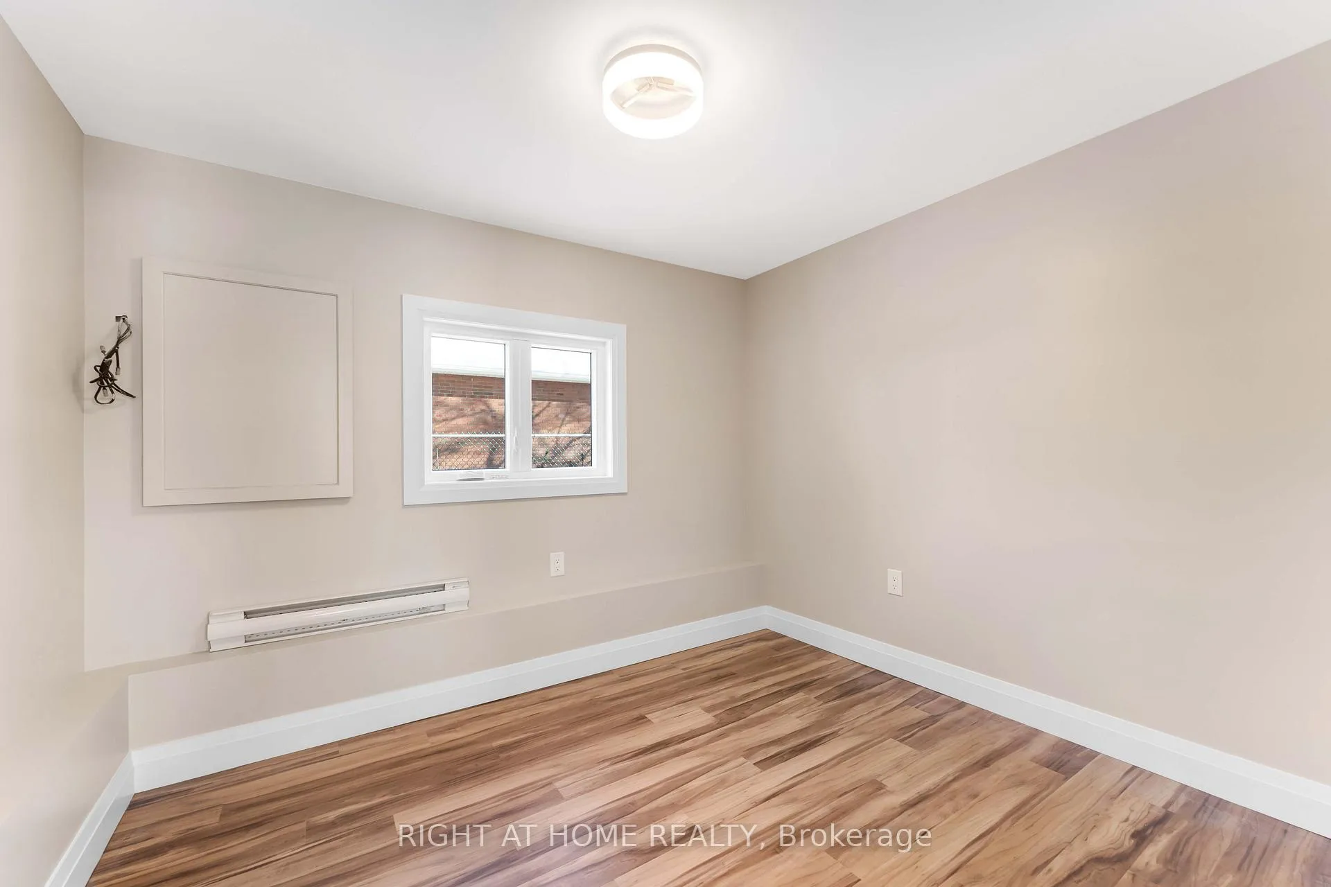 Photo 4 of Unit B, 2346 Edwin Crescent, Ottawa, Queensway Terrace South/Ridgeview — HOMEH