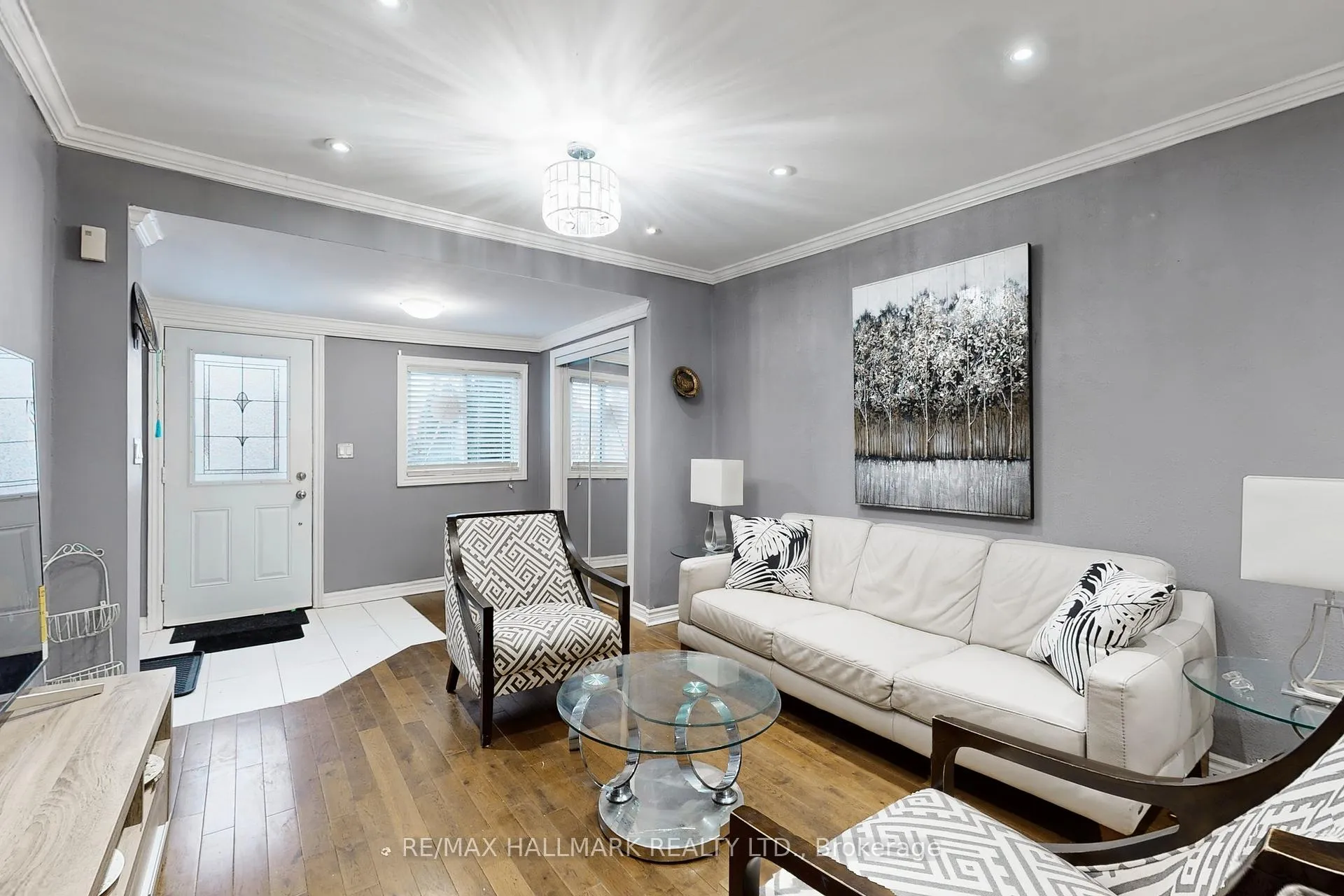 Photo 3 of 4 King Edward Avenue, Toronto, Woodbine-Lumsden — HOMEH