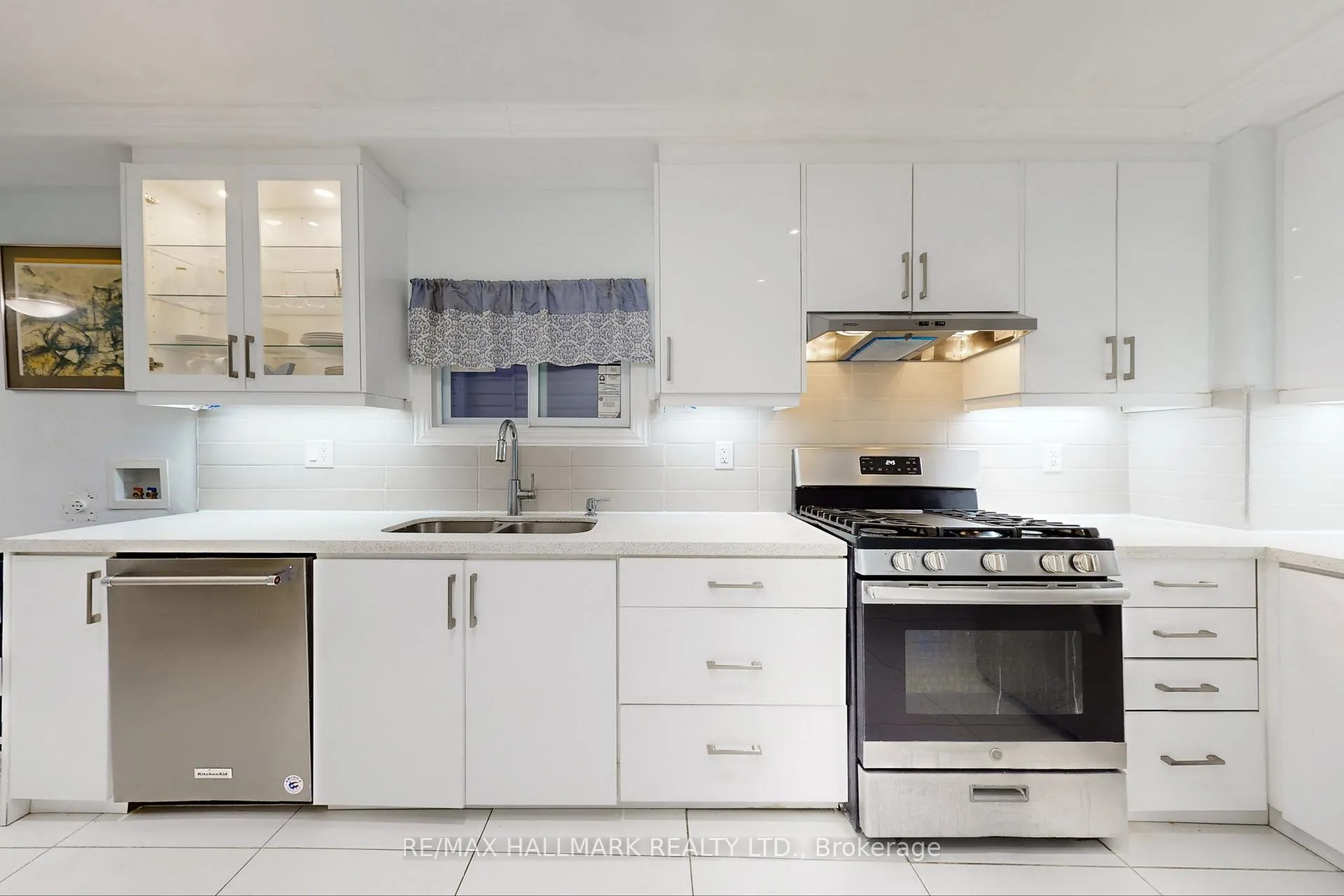 Photo 10 of 4 King Edward Avenue, Toronto, Woodbine-Lumsden — HOMEH