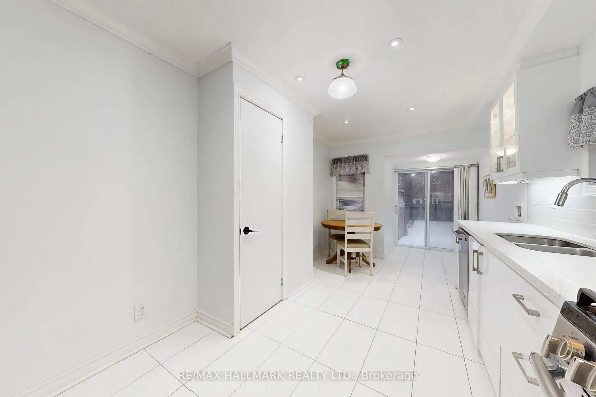 Photo 13 of 4 King Edward Avenue, Toronto, Woodbine-Lumsden — HOMEH