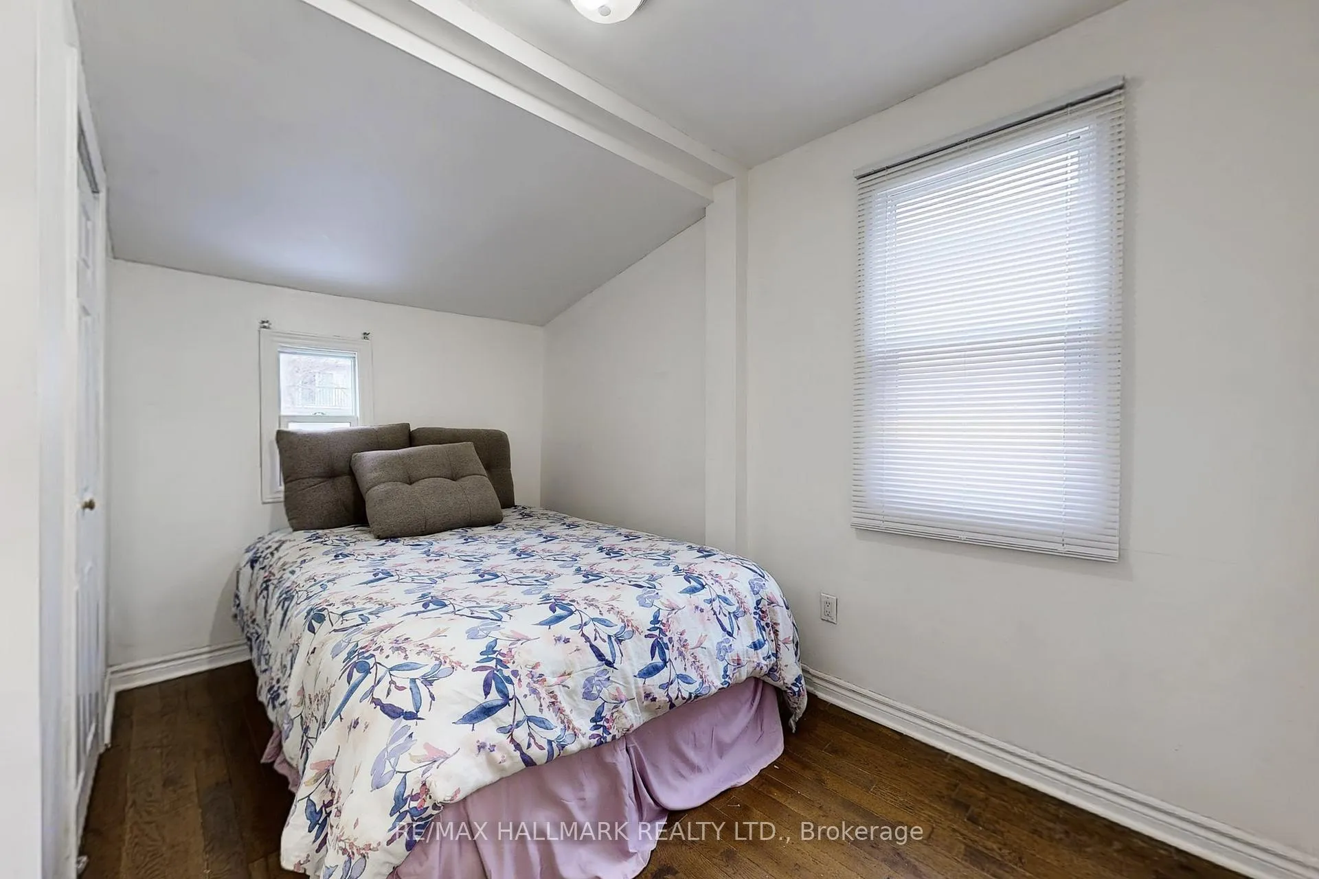 Photo 20 of 4 King Edward Avenue, Toronto, Woodbine-Lumsden — HOMEH