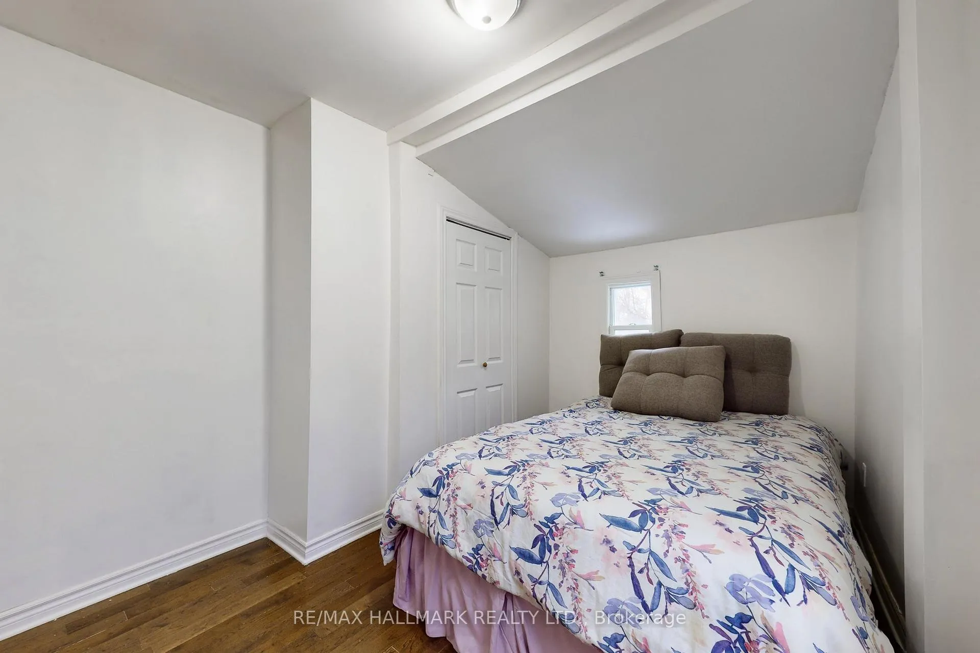 Photo 21 of 4 King Edward Avenue, Toronto, Woodbine-Lumsden — HOMEH