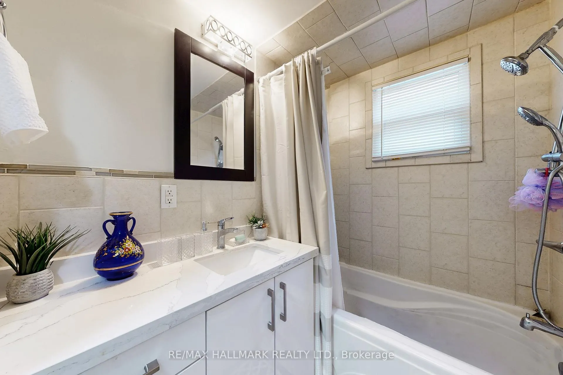 Photo 24 of 4 King Edward Avenue, Toronto, Woodbine-Lumsden — HOMEH