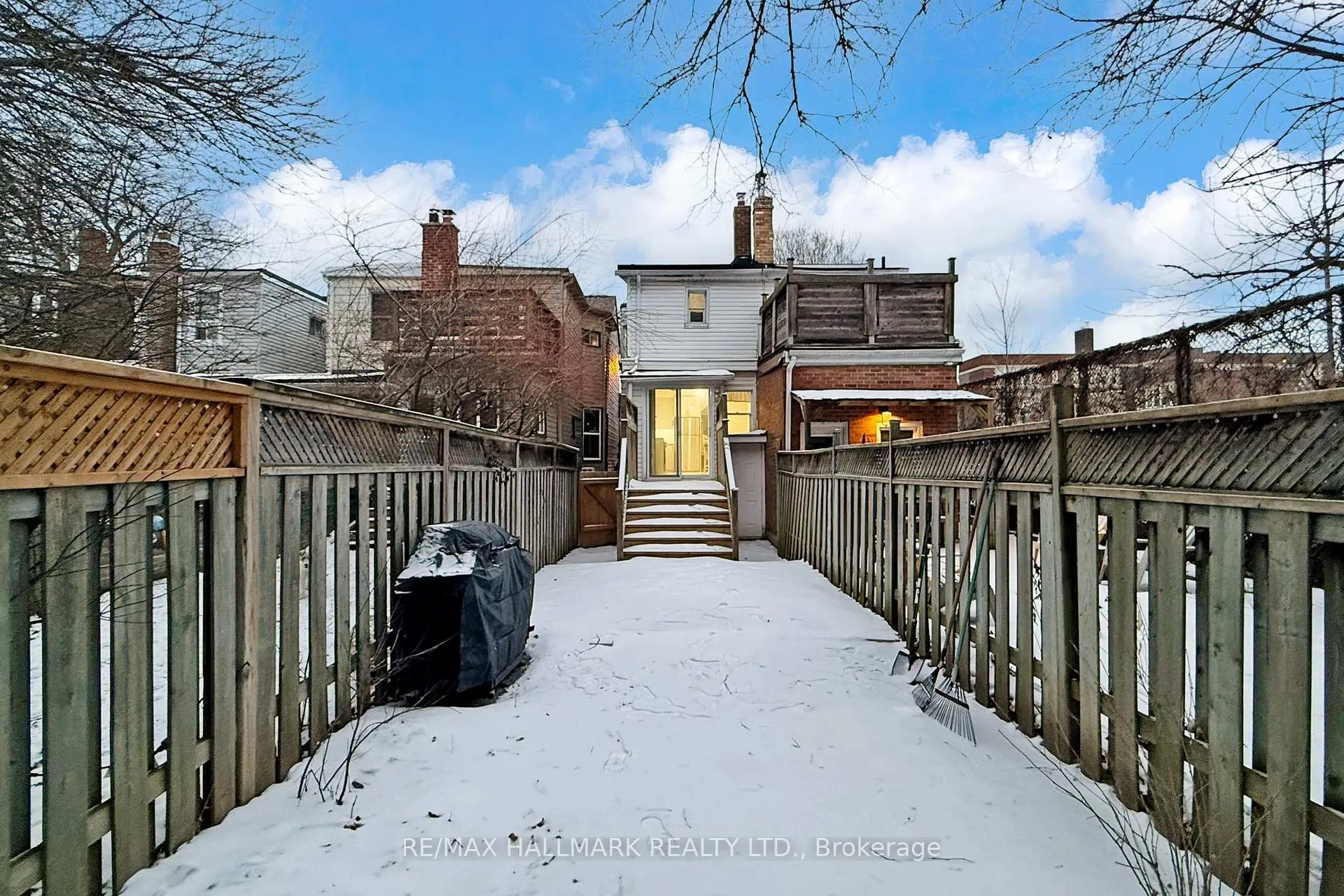 Photo 33 of 4 King Edward Avenue, Toronto, Woodbine-Lumsden — HOMEH
