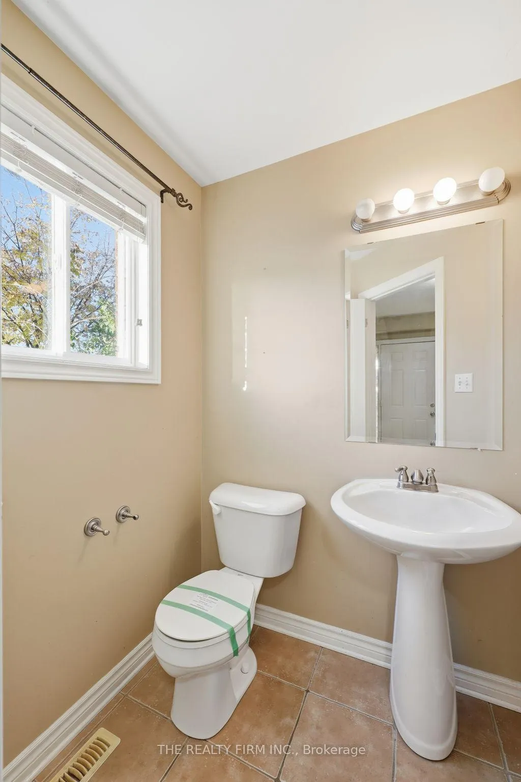 Photo 5 of 1012 Oakcrossing Road, London, North M — HOMEH