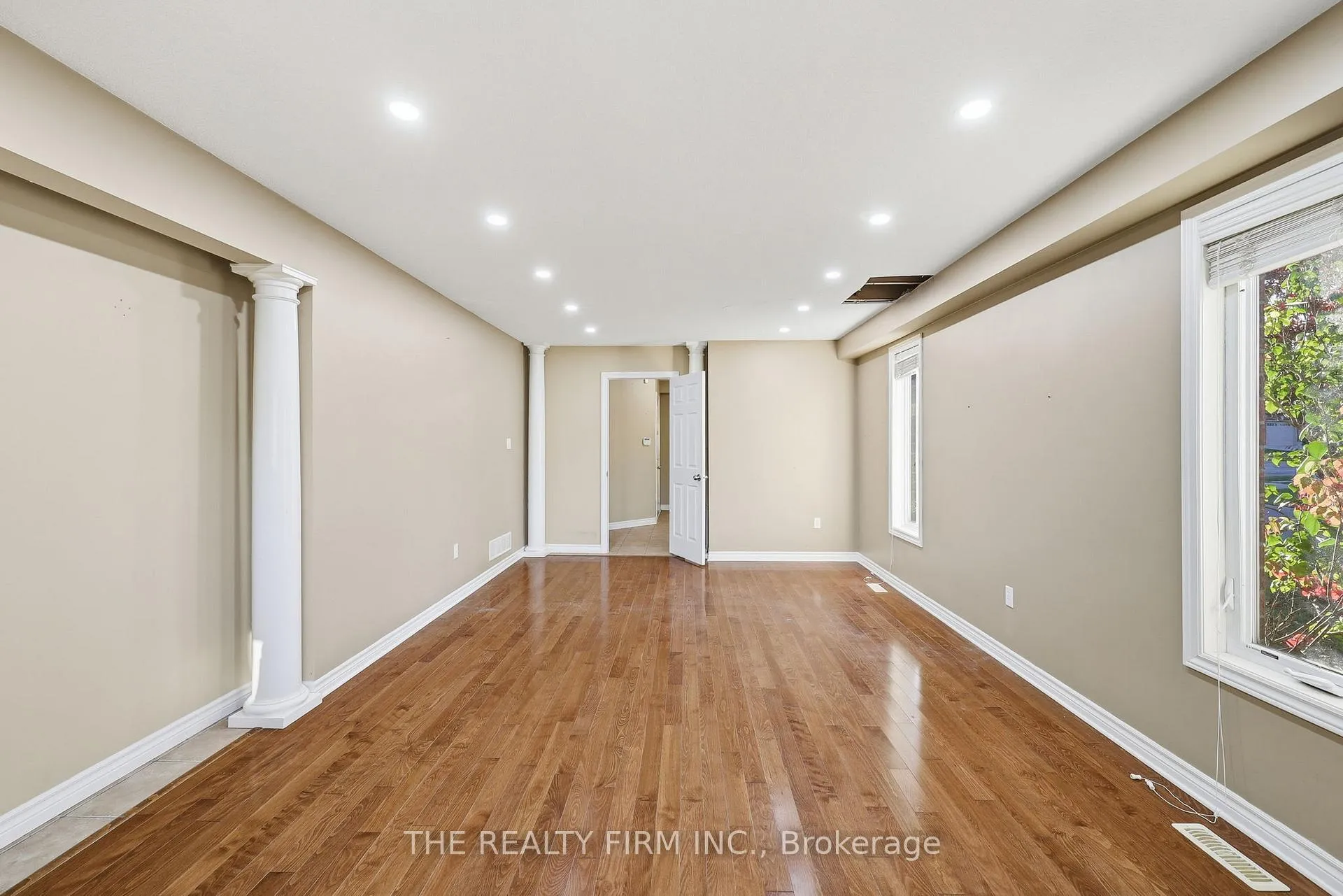 Photo 8 of 1012 Oakcrossing Road, London, North M — HOMEH
