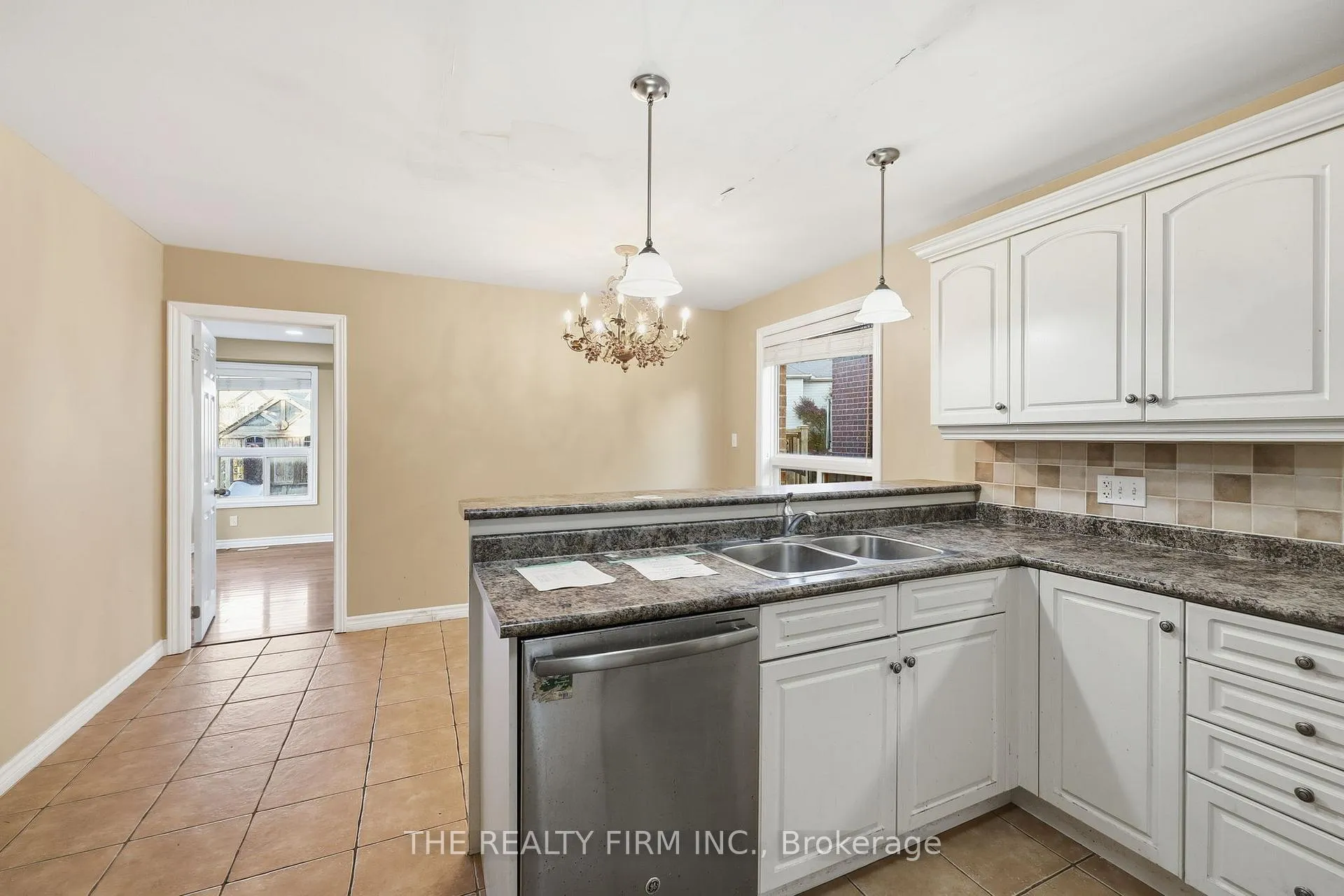 Photo 9 of 1012 Oakcrossing Road, London, North M — HOMEH
