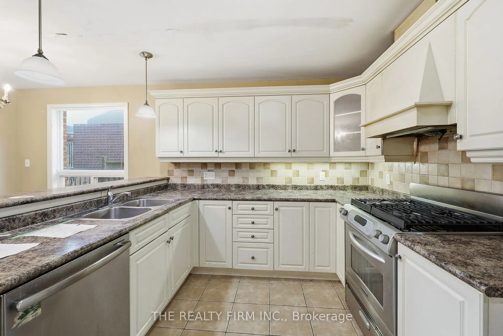 Photo 10 of 1012 Oakcrossing Road, London, North M — HOMEH