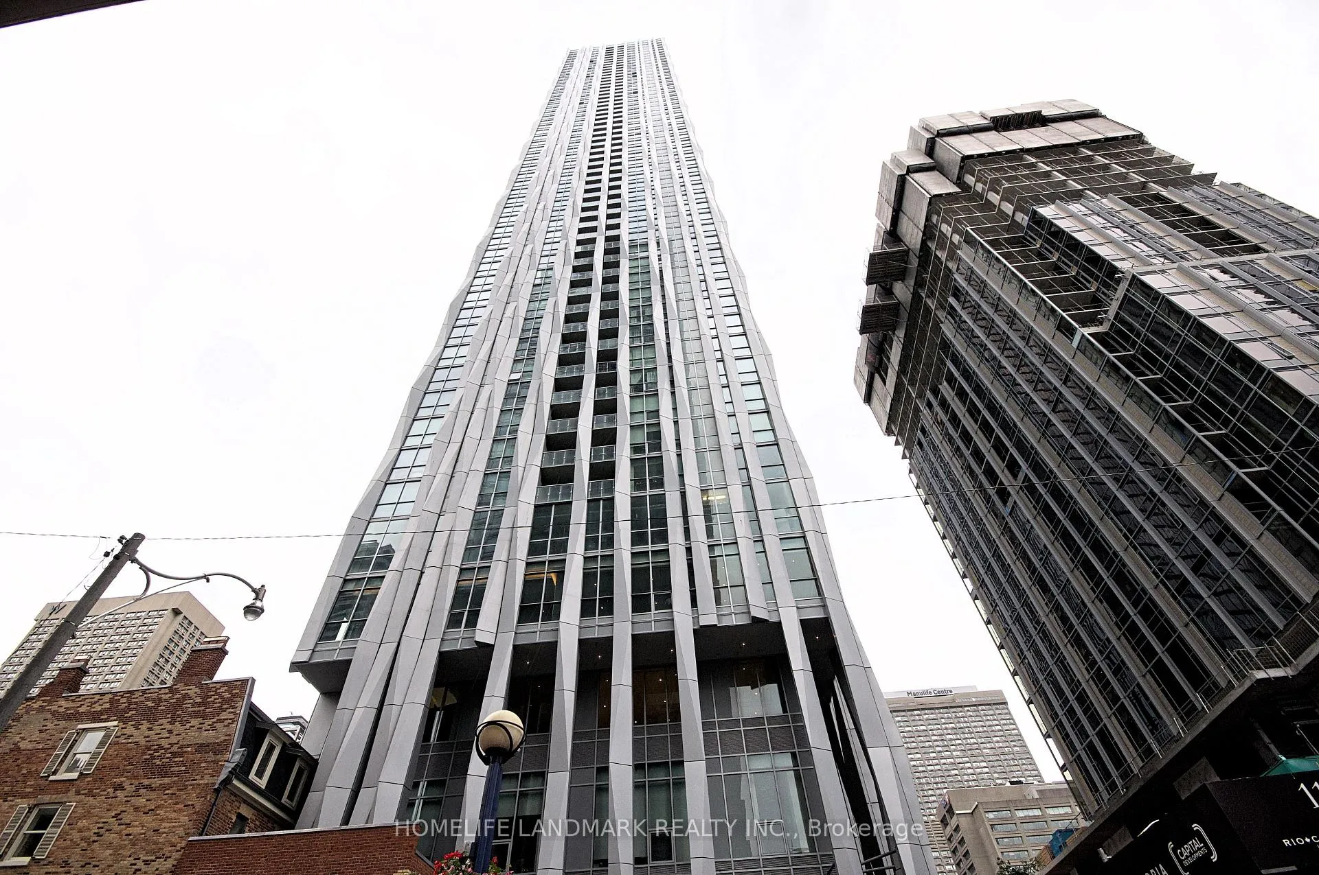 Front of Unit 1902, 1 Yorkville Avenue