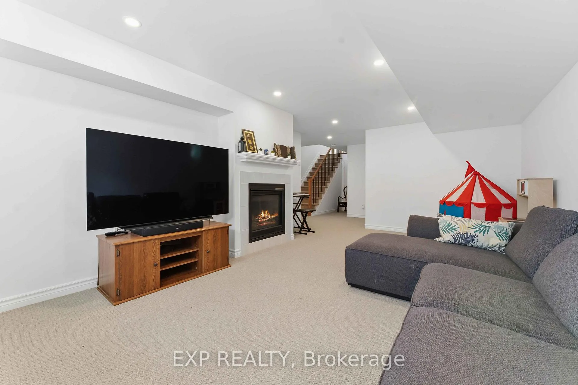 Photo 44 of 838 Clapham Terrace, Ottawa, Stittsville (South) — HOMEH