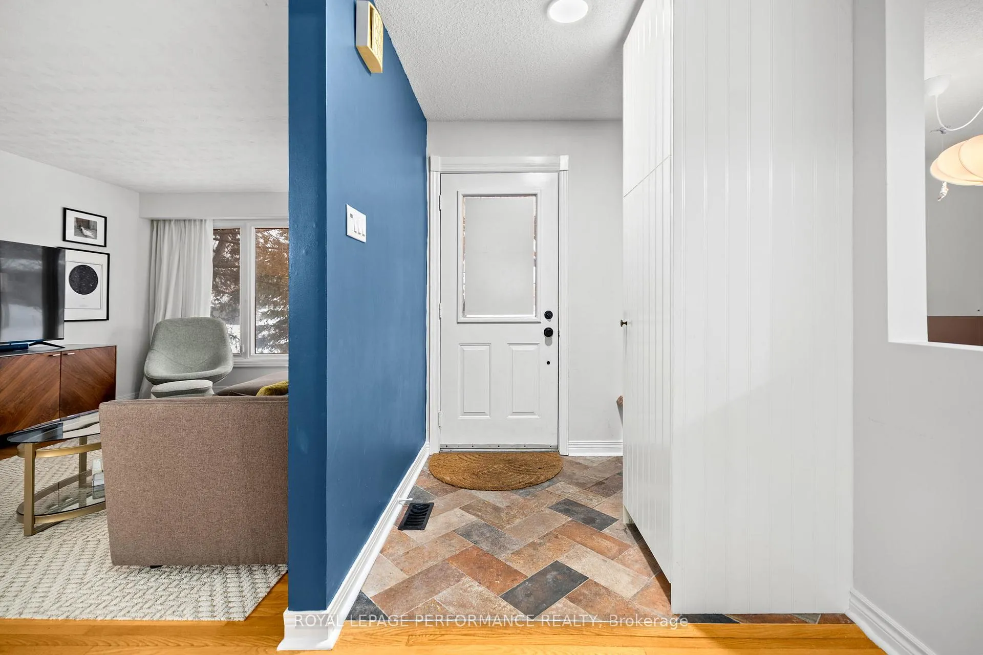 Photo 3 of 39 Fielding Court, Ottawa, Riverside Park South — HOMEH
