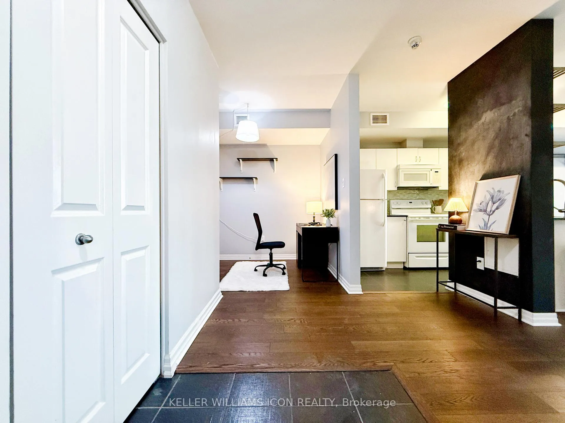 Photo 7 of Unit 801, 90 Landry Street, Ottawa, Vanier — HOMEH