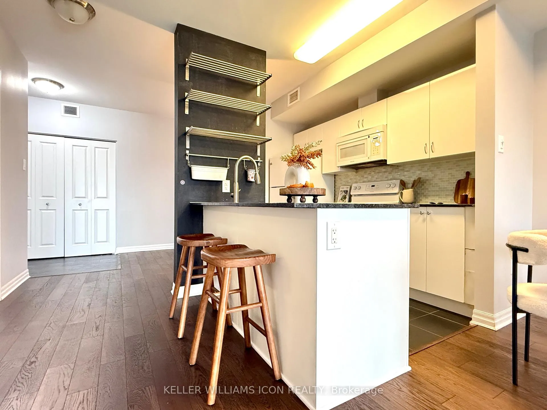 Photo 18 of Unit 801, 90 Landry Street, Ottawa, Vanier — HOMEH