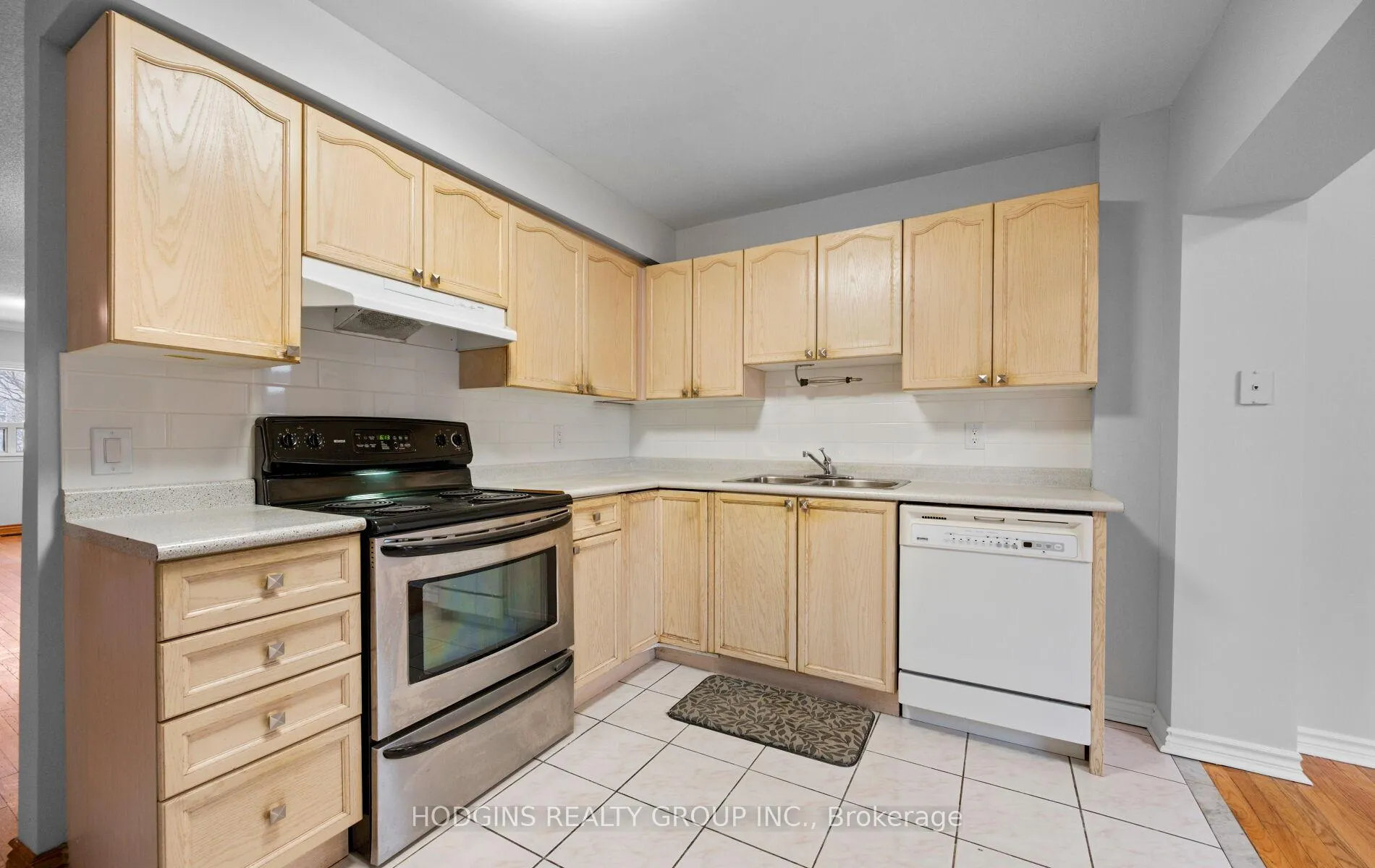 Photo 12 of 42 Durant Avenue, Toronto, Danforth Village-East York — HOMEH