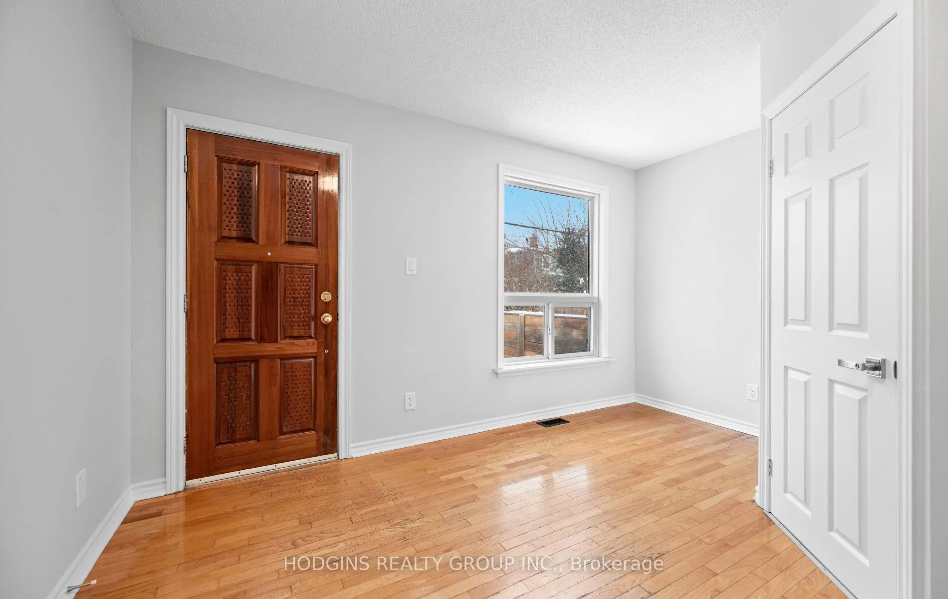 Photo 16 of 42 Durant Avenue, Toronto, Danforth Village-East York — HOMEH