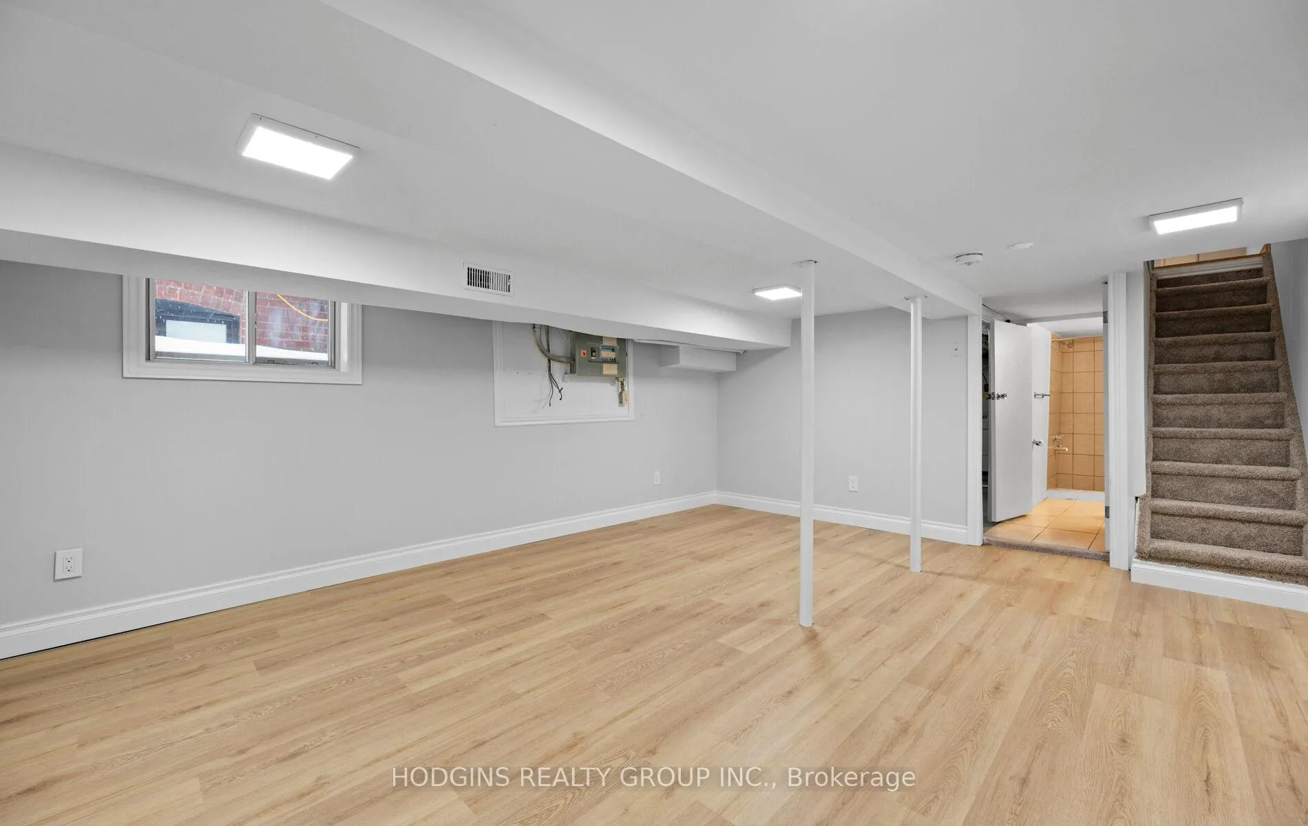 Photo 27 of 42 Durant Avenue, Toronto, Danforth Village-East York — HOMEH