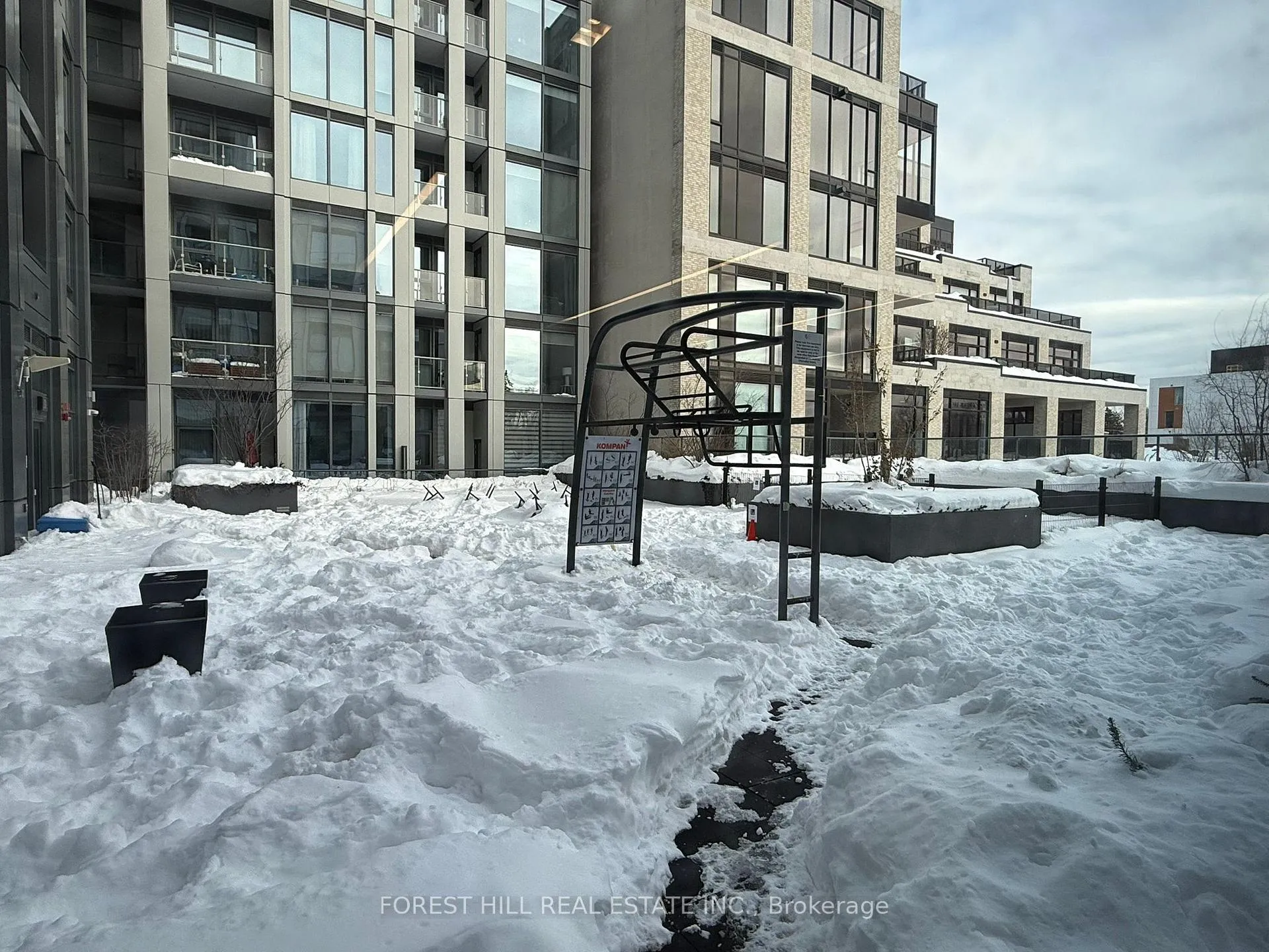 Photo 4 of Unit 737, 2020 Bathurst Street, Toronto, Humewood-Cedarvale — HOMEH