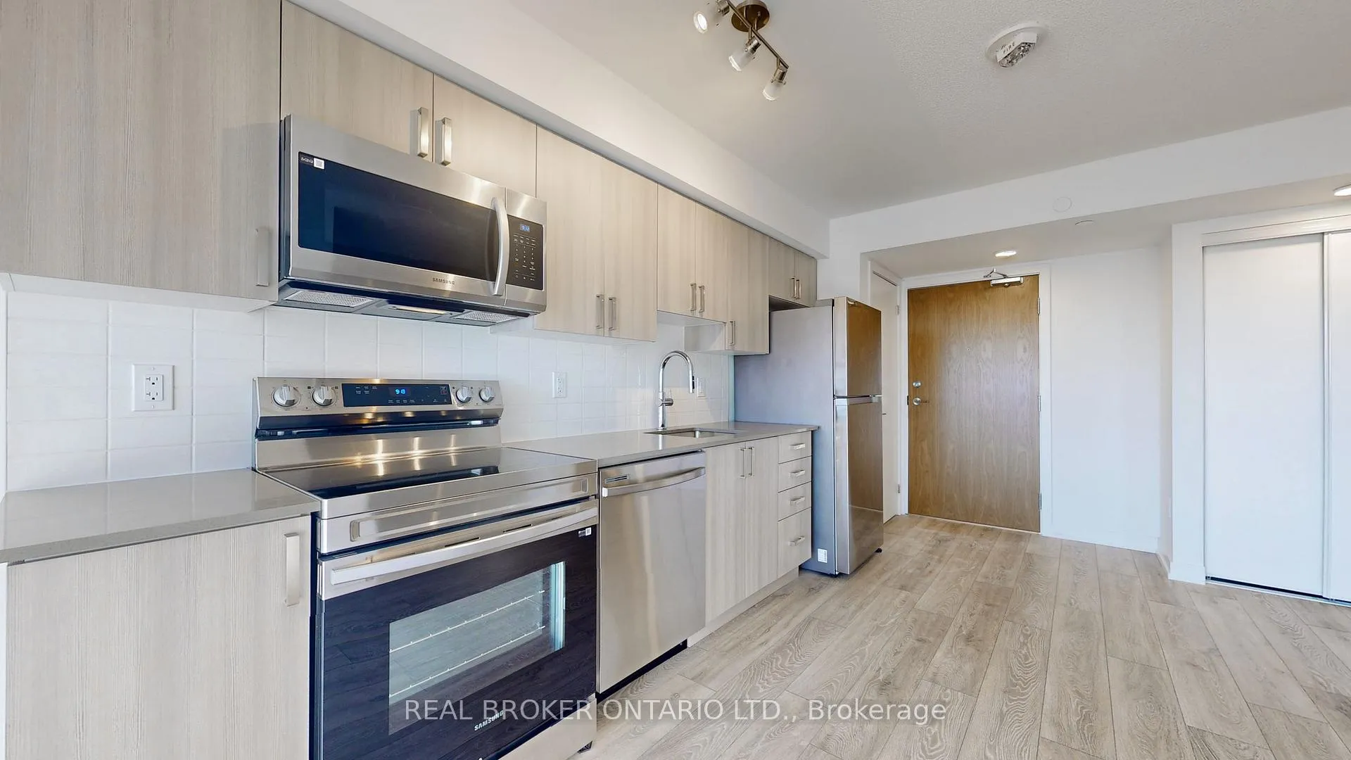 Photo 4 of Unit 1501, 1455 Celebration Drive, Pickering, Bay Ridges — HOMEH