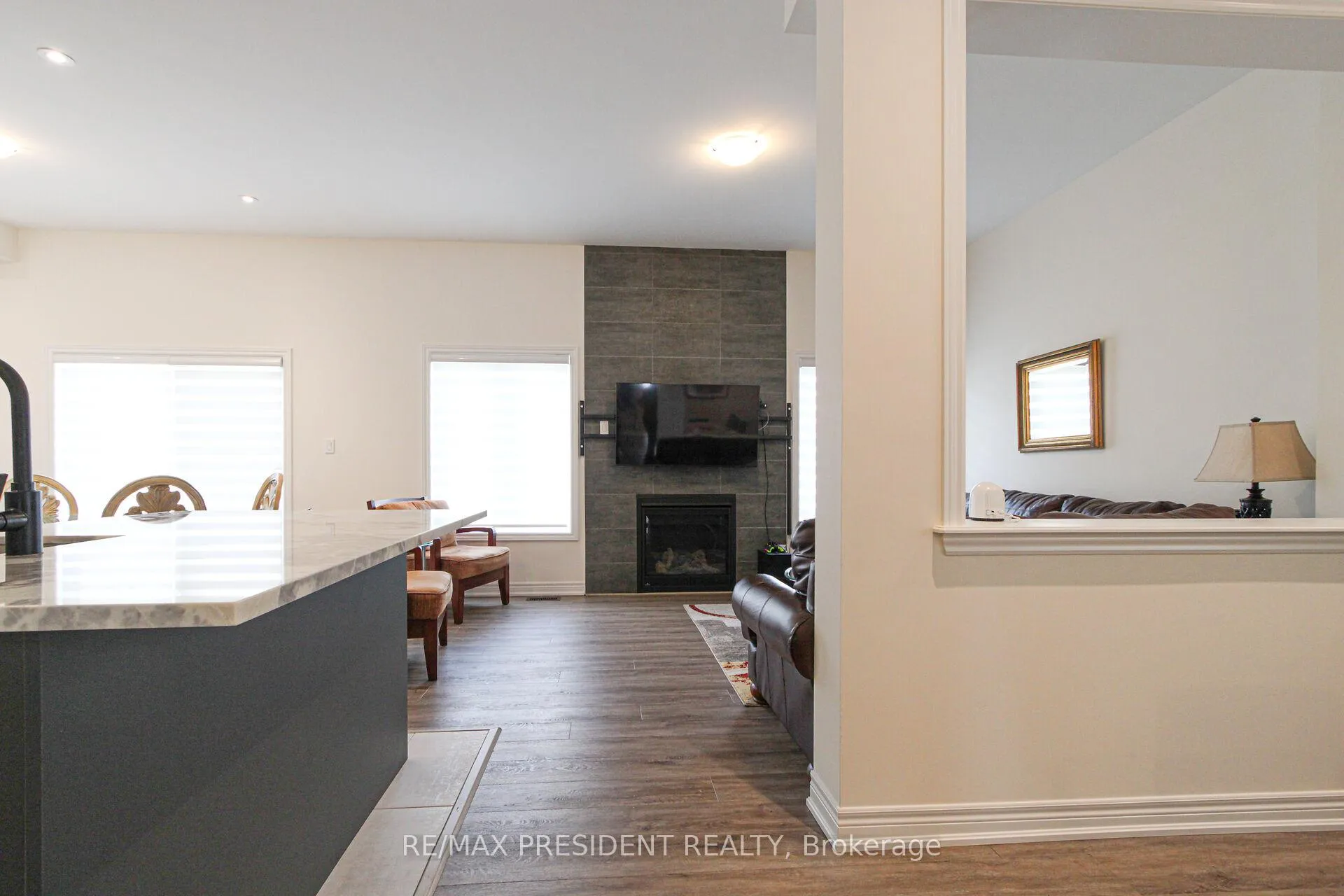 Photo 7 of 3911 Koenig Road, Burlington, Alton — HOMEH